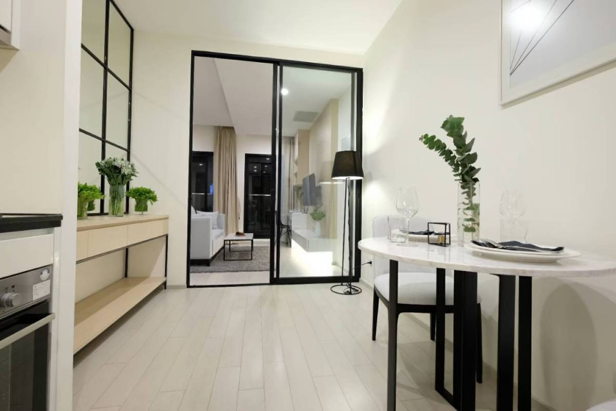 For SaleCondoWitthayu, Chidlom, Langsuan, Ploenchit : Noble Ploenchit / Building A good price near BTS Phloen Chit / 1 bed 46 sq.m.Tel. 0937890899