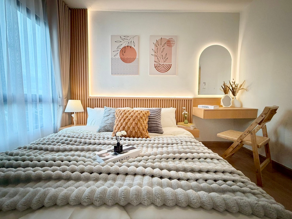 For SaleCondoBangna, Bearing, Lasalle : Urgent sale!!! Minimal style condo Renovated the entire room, new air conditioning, a completely new kitchen. Just carry your bags and move in. Very good value. The owner is selling it himself.