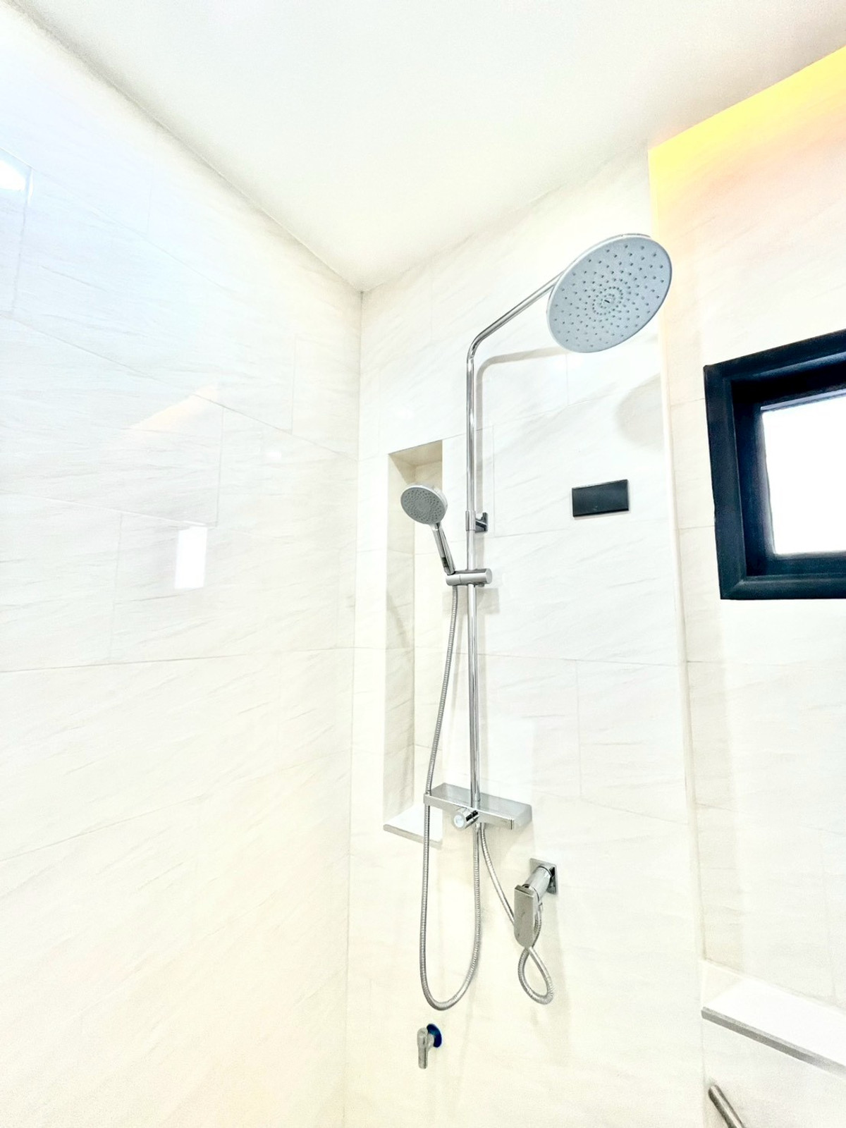 For SaleHousePattaya, Bangsaen, Chonburi : Detached House 57 Sq.w. behind Wat Takian Tia / 4 Bedrooms (FOR SALE) BEWN106