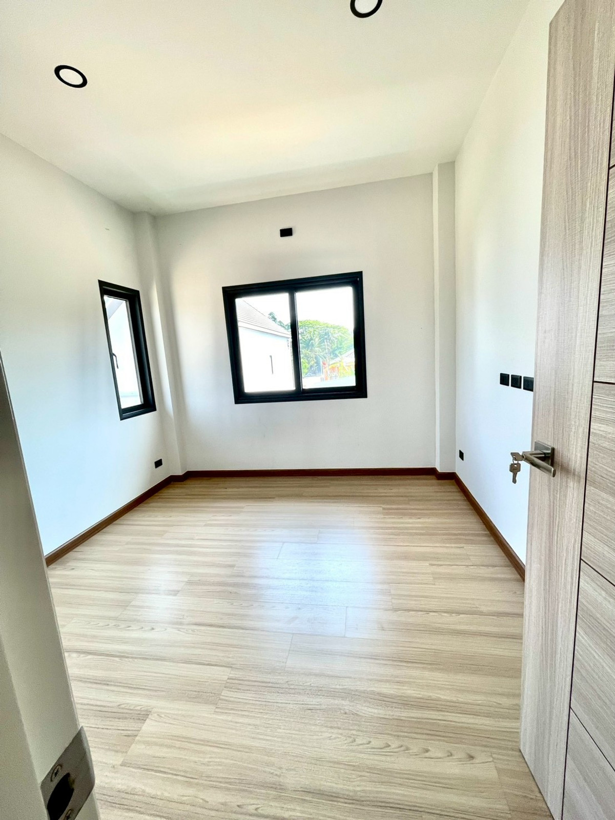 For SaleHousePattaya, Bangsaen, Chonburi : Detached House 57 Sq.w. behind Wat Takian Tia / 4 Bedrooms (FOR SALE) BEWN106