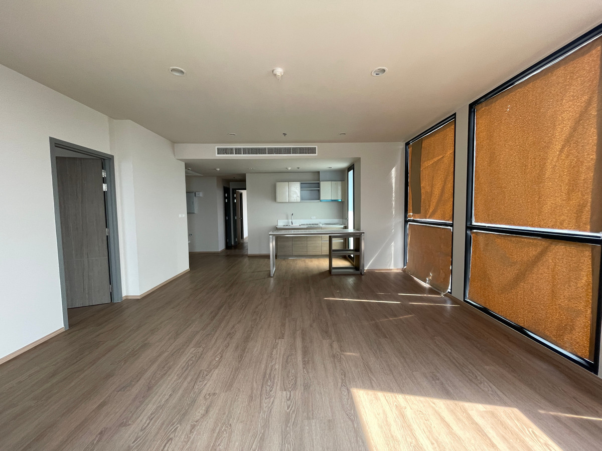 ขายคอนโดสาทร นราธิวาส : [RARE ITEM] The Issara Sathorn 3BR ชั้นสูง วิวโค้งน้ำบางกะเจ้า ที่จอดรถ 100% ใจกลางถนนจันทน์-สาทร สัมผัสประสบการณ์การอยู่อาศัยที่เหนือระดับ กับยูนิตตำแหน่งสวยที่สุดในโครงการ คอนโด High Rise ระดับ Luxury บนทำเลศักยภาพ "ถนนจันทน์" เชื่อมต่อสีลม-สา