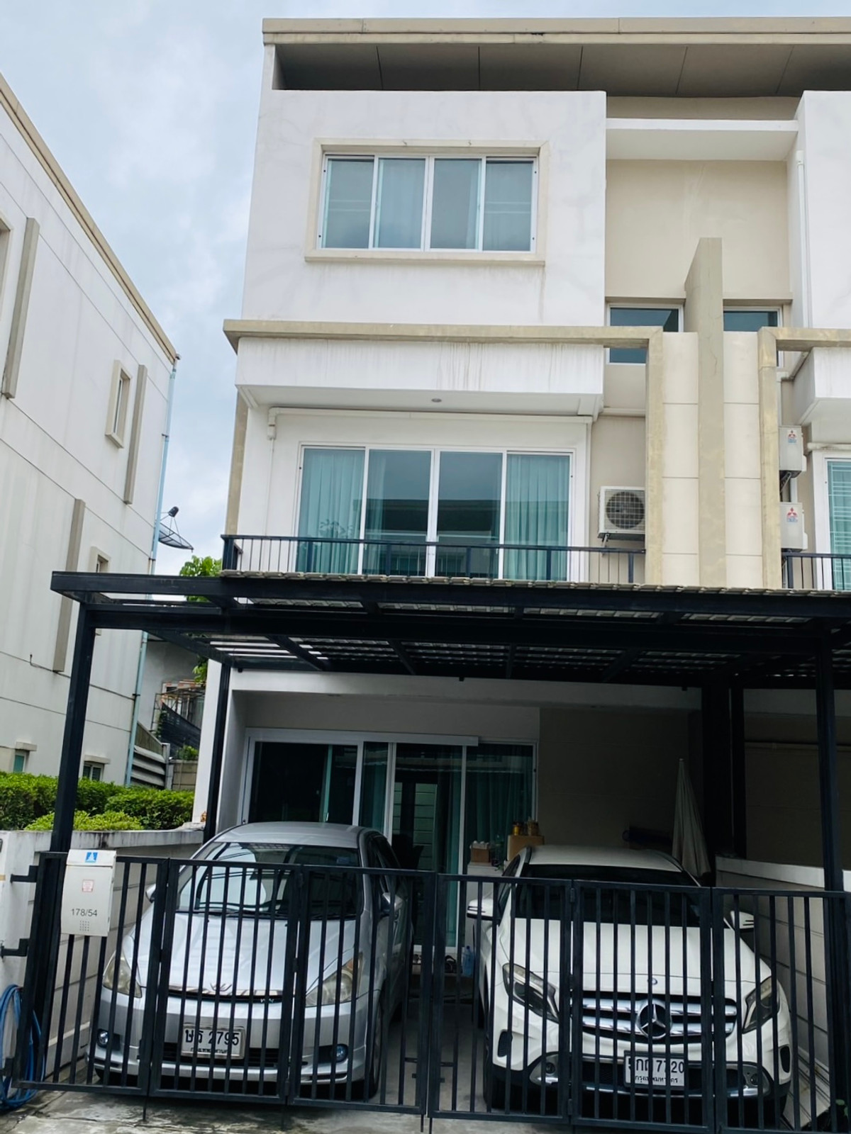 ขายทาวน์โฮมสมุทรปราการ สำโรง : ลุมพินี ทาวน์เพลส สุขุมวิท - ศรีนครินทร์ / 3 ห้องนอน (ขาย), Lumpini Town Place Sukhumvit - Srinakarin / 3 Bedrooms (FOR SALE) GNG003