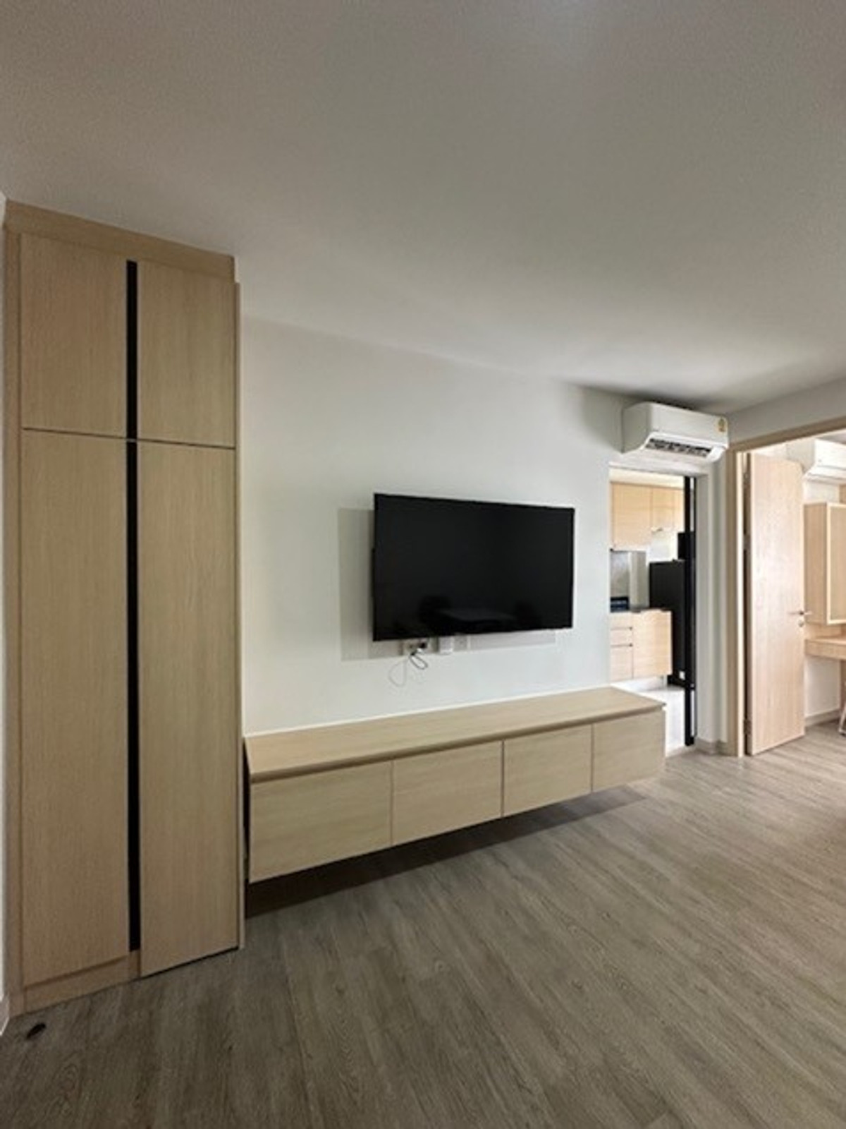 For RentCondoSathorn, Narathiwat : 🔥For Rent Now🔥 The Shade Sathorn. Brand new, fully furnished apartment. Just bring your bags! Village view, peaceful.