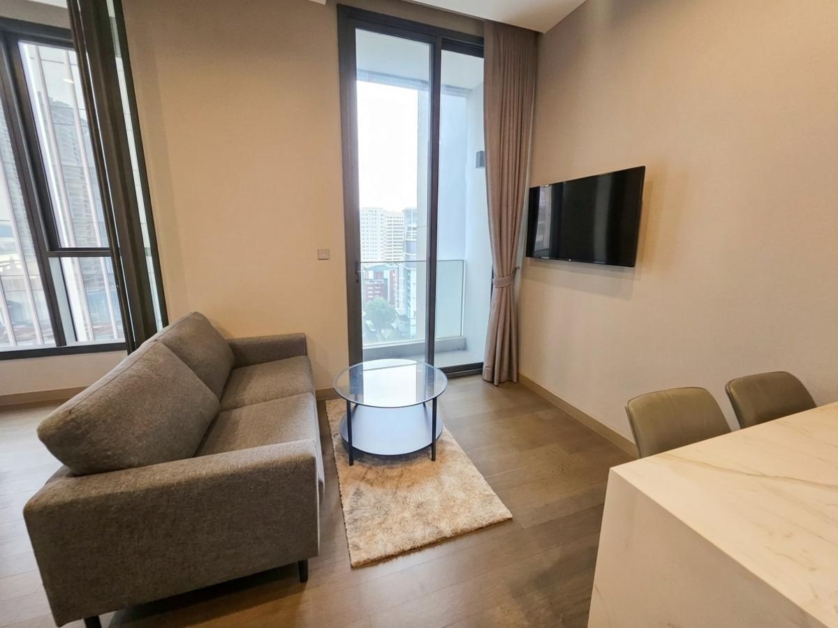 ให้เช่าคอนโดพระราม 9 เพชรบุรีตัดใหม่ RCA : 03/04/2026, เช่า THE ESSE at SINGHA COMPLEX 1 ห้องนอน 35 ตร.ม. ใกล้ BTS/MRT เพชรบุรี 
ดีลพิเศษ 28,000 บาท/เดือน พร้อมสิ่งอำนวยความสะดวกเต็มรูปแบบ! 0642748883