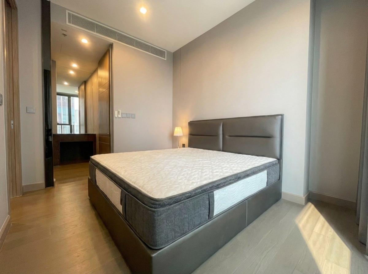 ให้เช่าคอนโดพระราม 9 เพชรบุรีตัดใหม่ RCA : 03/04/2026, เช่า THE ESSE at SINGHA COMPLEX 1 ห้องนอน 35 ตร.ม. ใกล้ BTS/MRT เพชรบุรี 
ดีลพิเศษ 28,000 บาท/เดือน พร้อมสิ่งอำนวยความสะดวกเต็มรูปแบบ! 0642748883