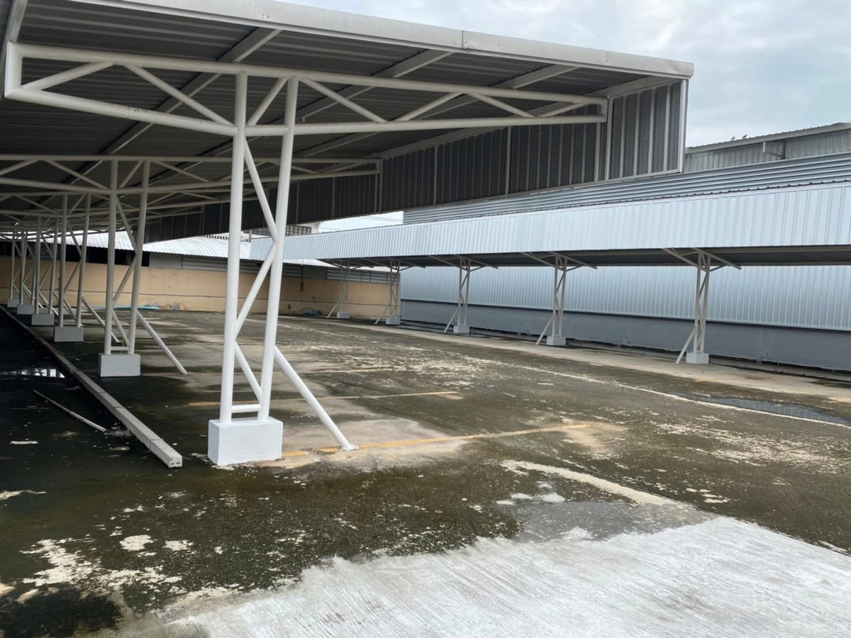 For RentWarehousePathum Thani,Rangsit, Thammasat : Warehouse for rent, Phahonyothin 76 Near Zeer Rangsit Near Rangsit Medical Hospital Near the Si Mum Mueang Market, area 1 rai, less than 500 meters from the entrance of the alley, supports businesses that have Theres a lot of parking.