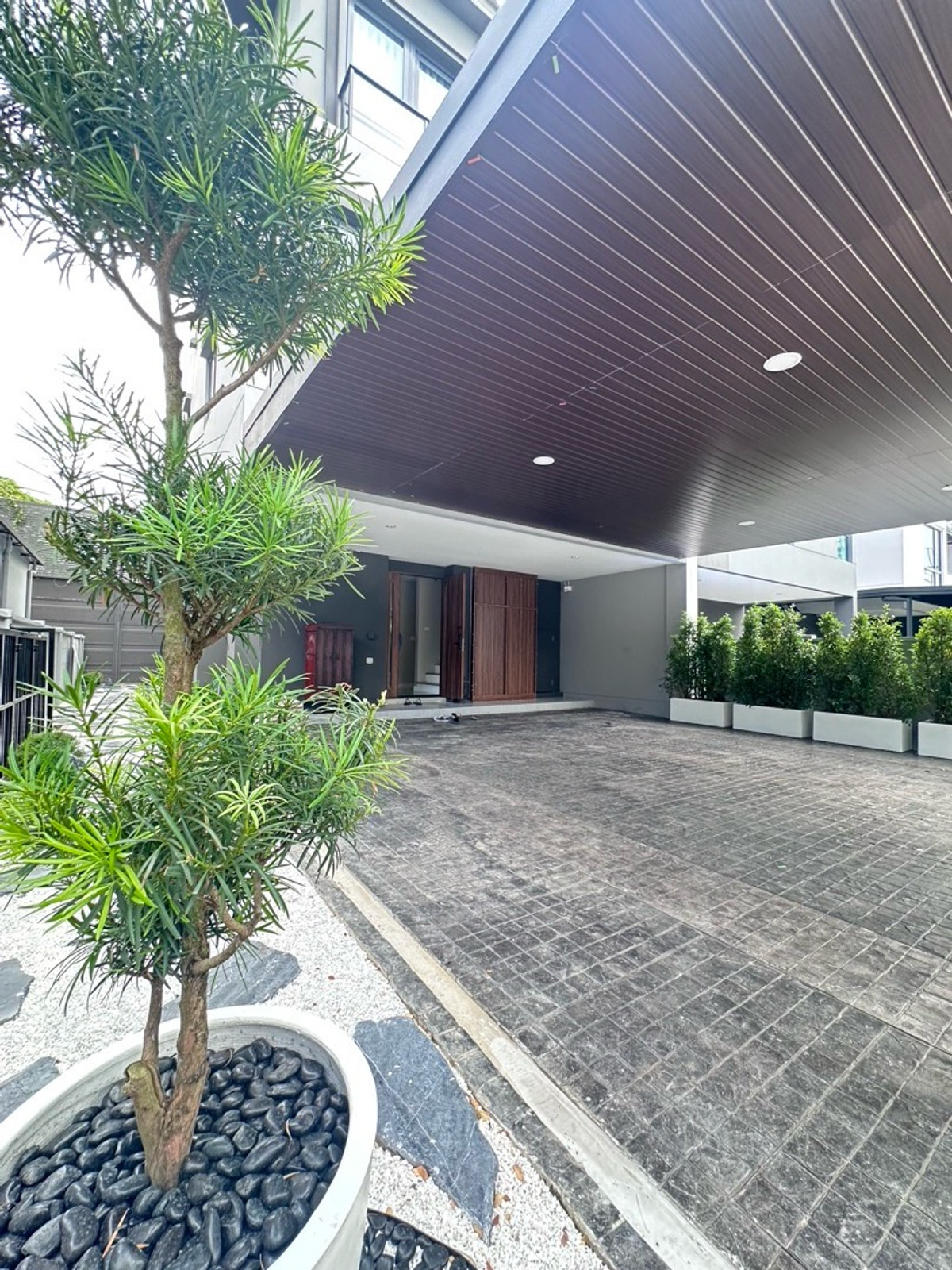 ขายเกษตร นวมินทร์ ลาดปลาเค้า : บ้านแฝด ทำเลเลียบด่วนรามอินทราฯ ซอย โยธินพัฒนา เซ็นทรัลอีส วิลล์ ประดิษฐ์มนูธรรม บ้านใหม่ fullyfurnished  