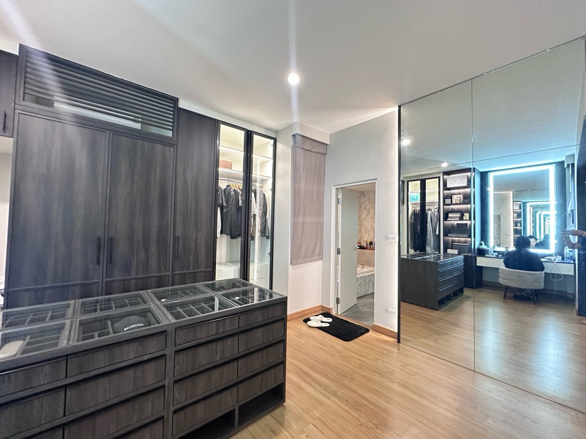 ขายเกษตร นวมินทร์ ลาดปลาเค้า : บ้านแฝด ทำเลเลียบด่วนรามอินทราฯ ซอย โยธินพัฒนา เซ็นทรัลอีส วิลล์ ประดิษฐ์มนูธรรม บ้านใหม่ fullyfurnished  