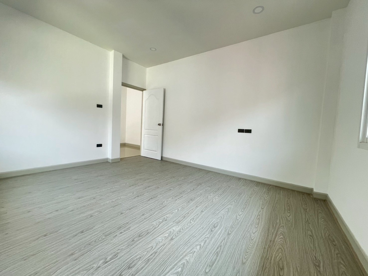 For SaleHousePattaya, Bangsaen, Chonburi : 🏡 2-story detached house for sale, Coco Park Sirisa 21 Village, large house, wide area, 3 bedrooms | 3 bathrooms, selling price 5,890,000 baht 💰