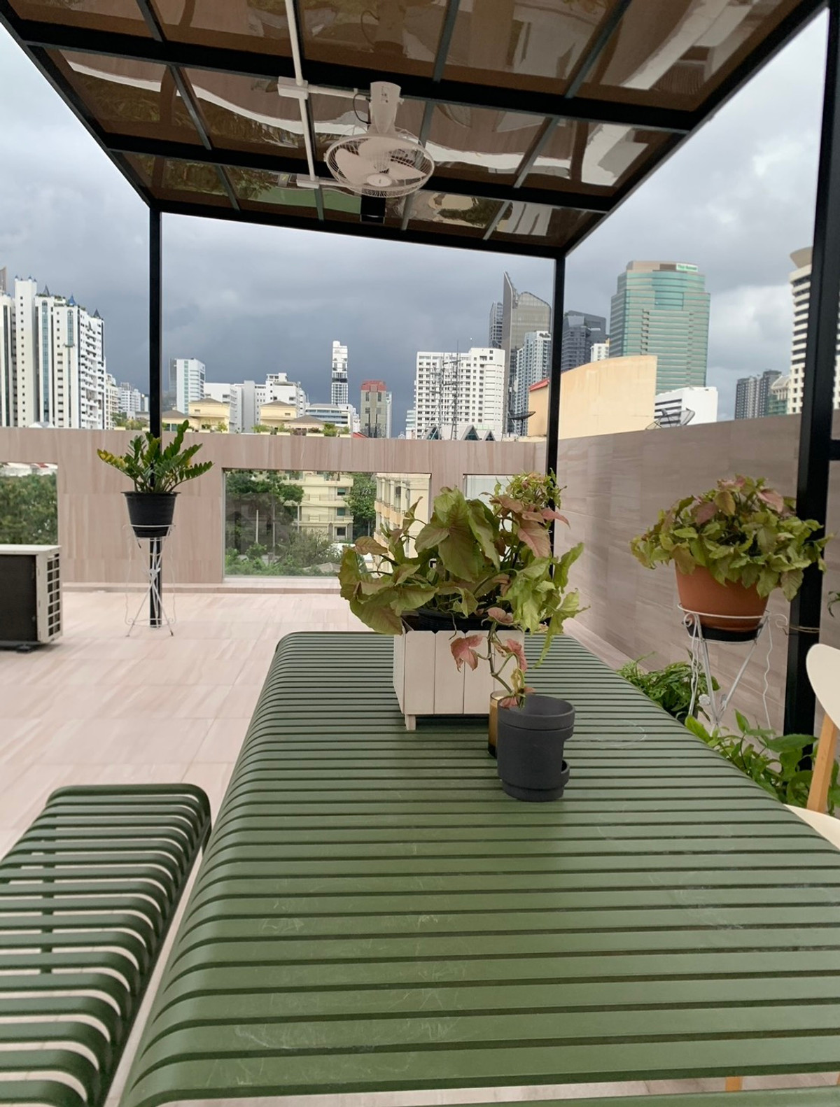 For SaleTownhomeSukhumvit, Asoke, Thonglor : House for sale Quarter39 Thaweesuk Sukhumvit 39, 5.5 story house (including basement to roof top,) has elevator.