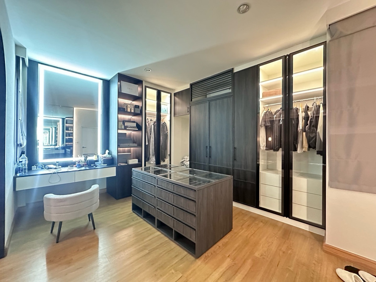 ขายเกษตร นวมินทร์ ลาดปลาเค้า : บ้านแฝด ทำเลเลียบด่วนรามอินทราฯ ซอย โยธินพัฒนา เซ็นทรัลอีส วิลล์ ประดิษฐ์มนูธรรม บ้านใหม่ fullyfurnished  