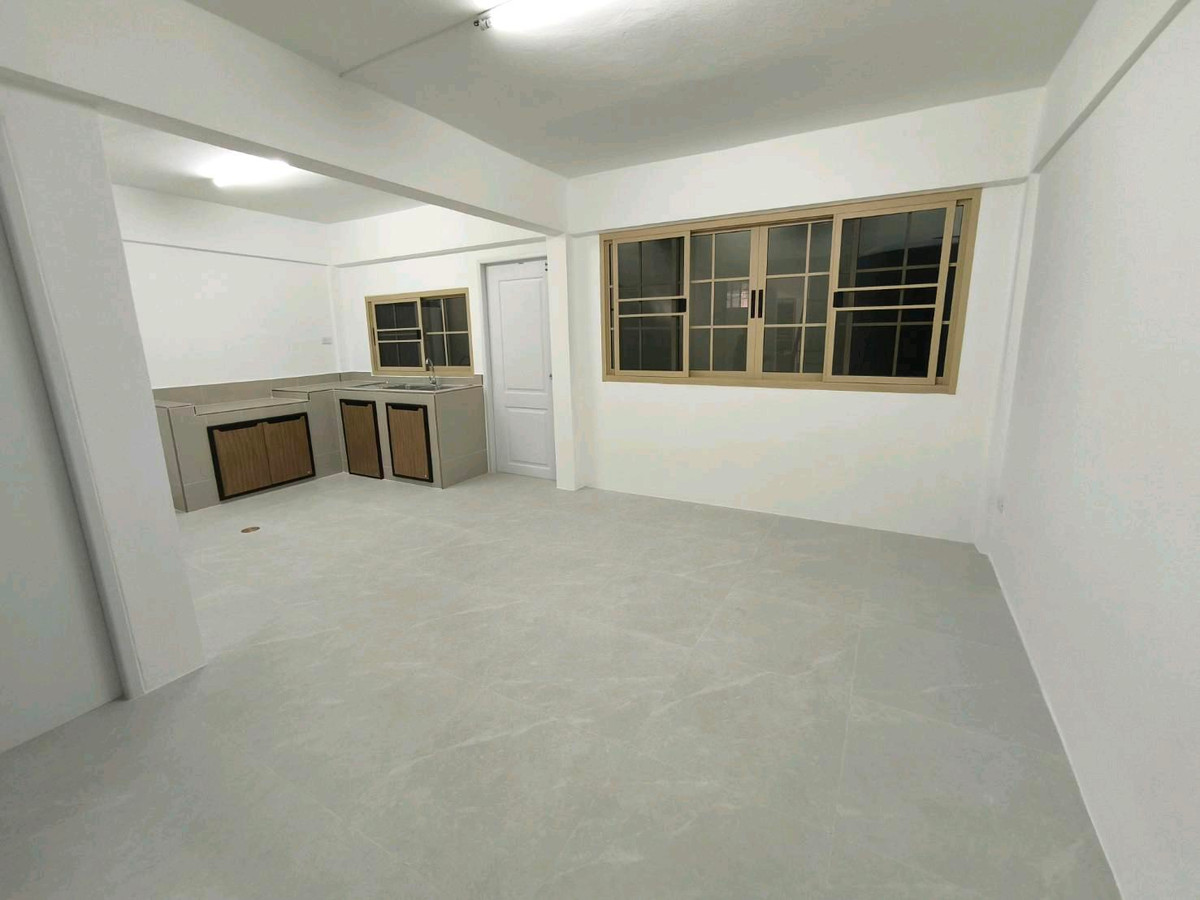 For RentTownhomeRatchadapisek, Huaikwang, Suttisan : 2-story townhome for rent, good location behind Fortune Ratchada. Soi Asoke-Din Daeng 21 or enter from Ratchada Soi 3