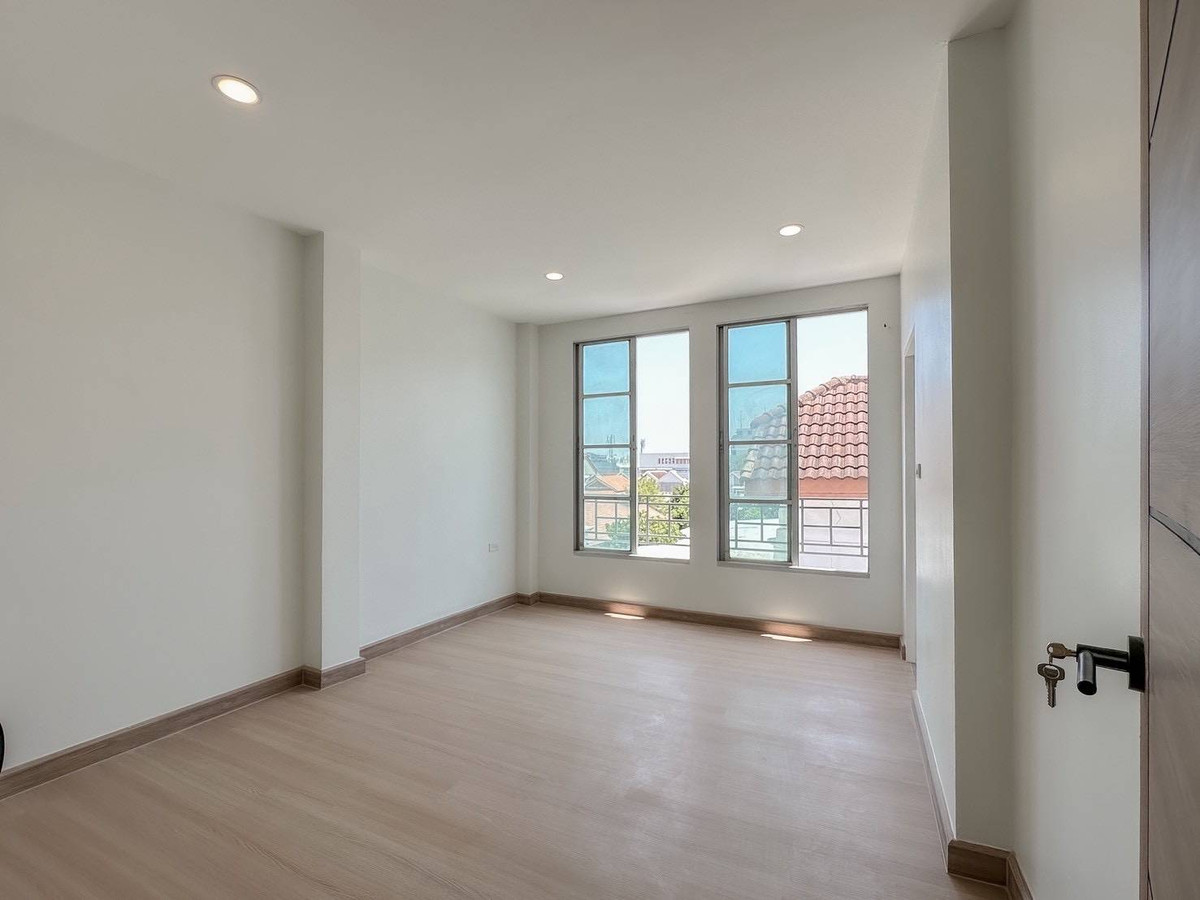 ขายทาวน์โฮมเลียบทางด่วนรามอินทรา : [PB1336]🚩ขายโฮมออฟฟิศ Baan Klang Muang S-Sense Rama 9 - Ladpao (บ้านกลางเมือง เอส-เซนส์ พระราม 9 – ลาดพร้าว)