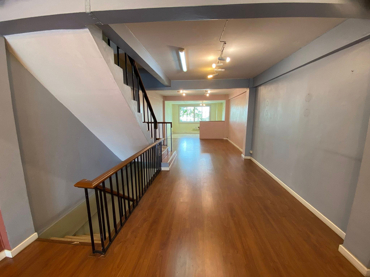 ให้เช่าอาคารพาณิชย์พัฒนาการ ศรีนครินทร์ : อาคารพาณิชย์ ถนนศรีนครินทร์ / 4 ชั้น (เช่า), Commercial Building Srinakarin Road / 4 Floors (FOR RENT) YOK109