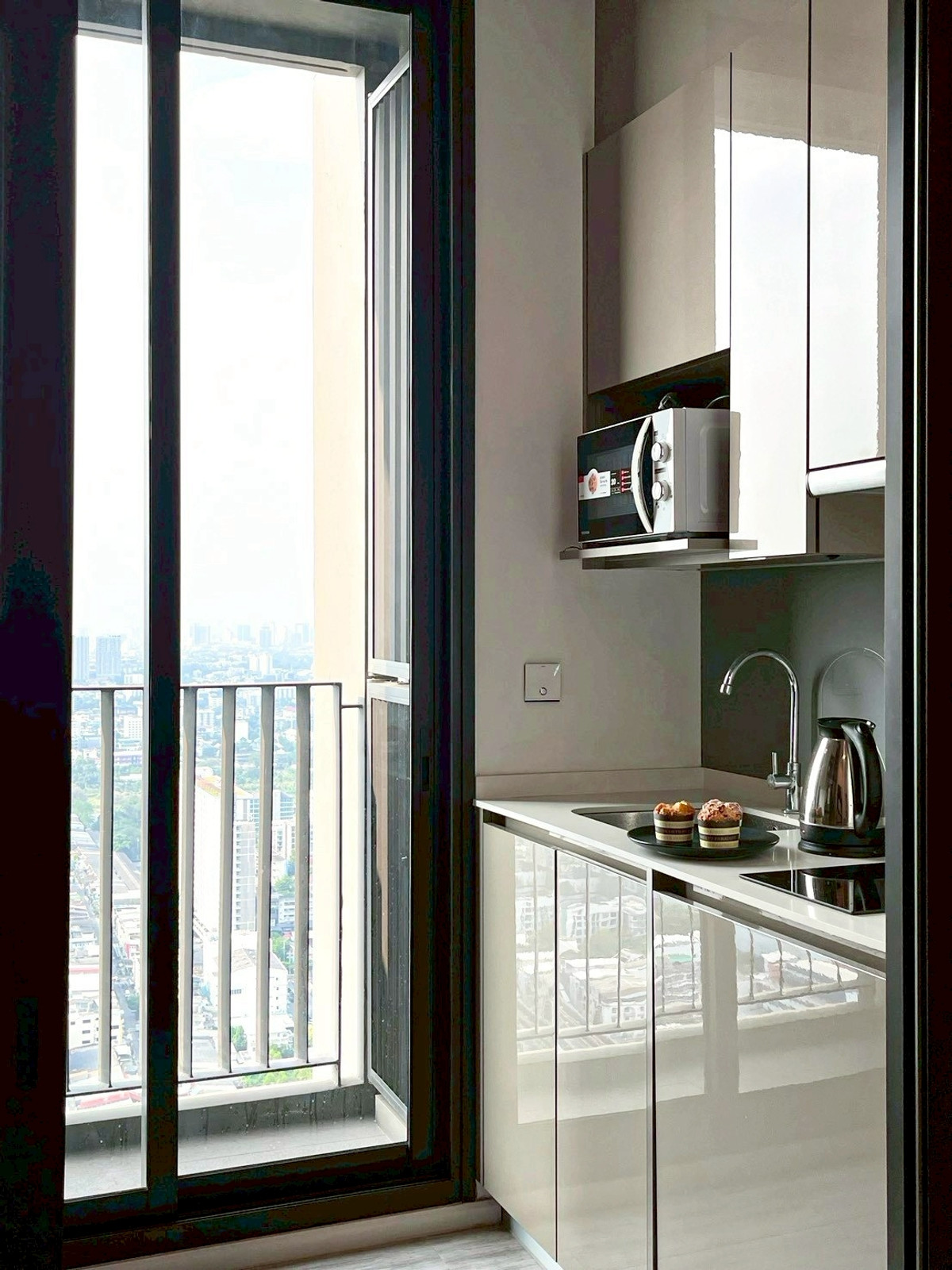 ขายคอนโดสุขุมวิท อโศก ทองหล่อ : LTH14711 – คอนโดขายราคาดี ! Condo for Sale | Whizdom Essence Sukhumvit | 35 sqm | 1 Bedroom 1 Bathroom | Luxury Smart Living High Floor City View Best Value | Near BTS Punnawithi | 5.79 MB | คอนโดขาย Whizdom Essence Sukhumvit 101 ขนาด 35 ตร.ม. 1 ห้องนอน 1