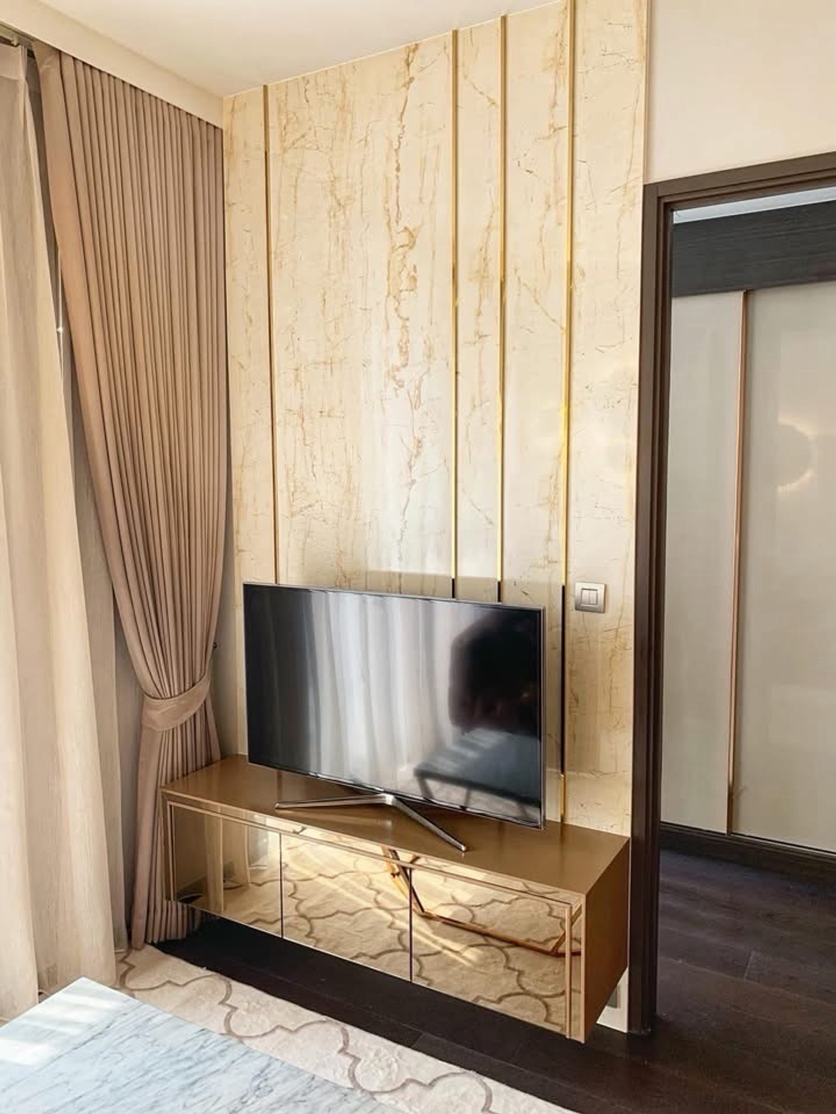 For SaleCondoSukhumvit, Asoke, Thonglor : Laviq Sukhumvit 57 Condo for Sale with tenant  1 Bedroom 44 sq.m Sukhumvit View Thonglor