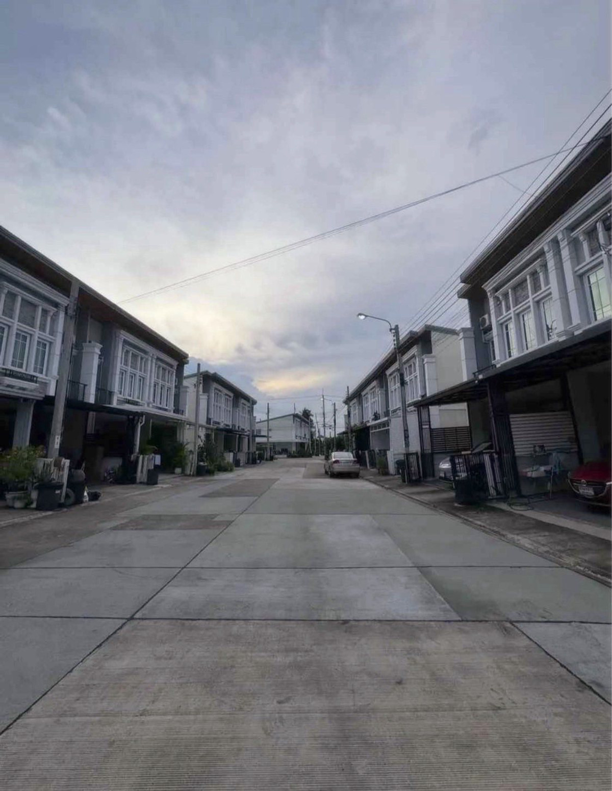 For RentTownhomeEakachai, Bang Bon : House for rent near the BTS, good location, 2-story townhome, 4 bedrooms, 3 bathrooms, 1 additional office room. 1 living room, 1 kitchen, 1 washing room  1 parking space in front of the house, beautiful house, fully decorated.