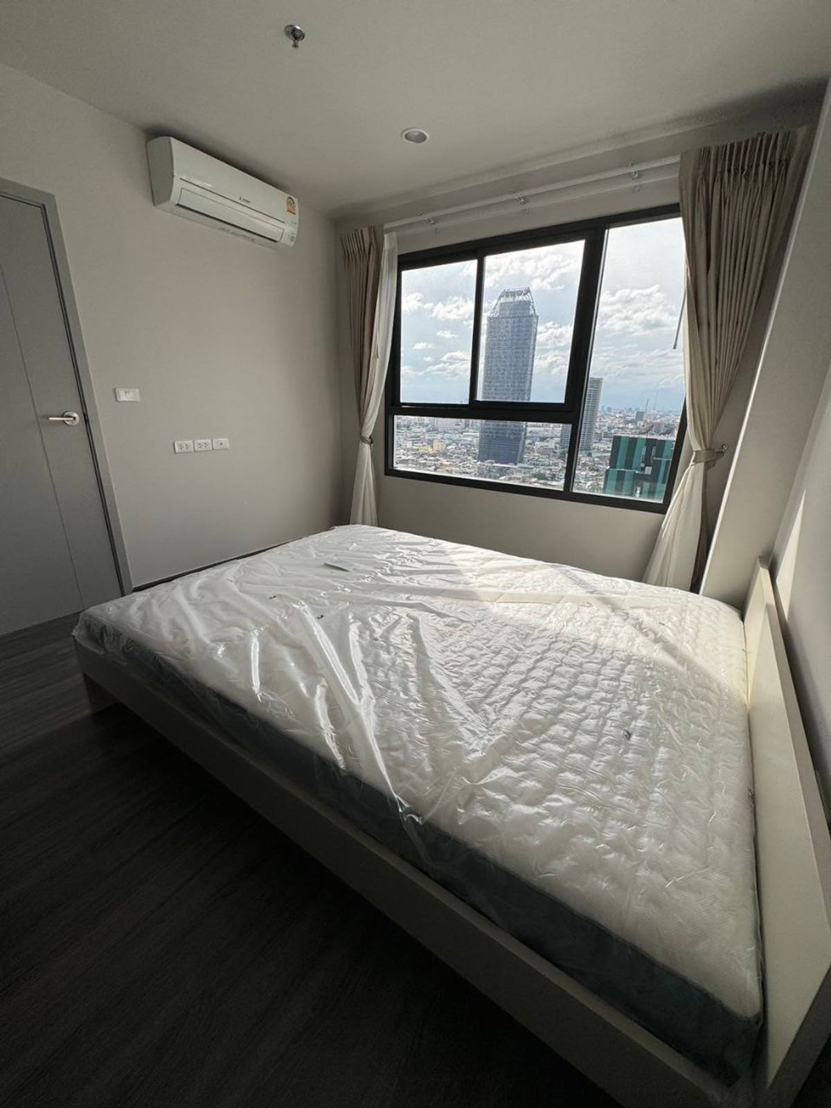 ขายคอนโดสยาม จุฬา สามย่าน : Ideo Chula Samyan【𝐒𝐄𝐋𝐋 & 𝐑𝐄𝐍𝐓】🔥คอนโดสไตล์โมเดิร์นโทนขาวดำ เฟอร์ดีไซน์สวย วิวชั้นสูง ส่วนกลางดีหลากหลาย มี Co-working space ใกล้MRTสามย่าน🔥 ติดต่อไลน์ไอดี: @hacondo