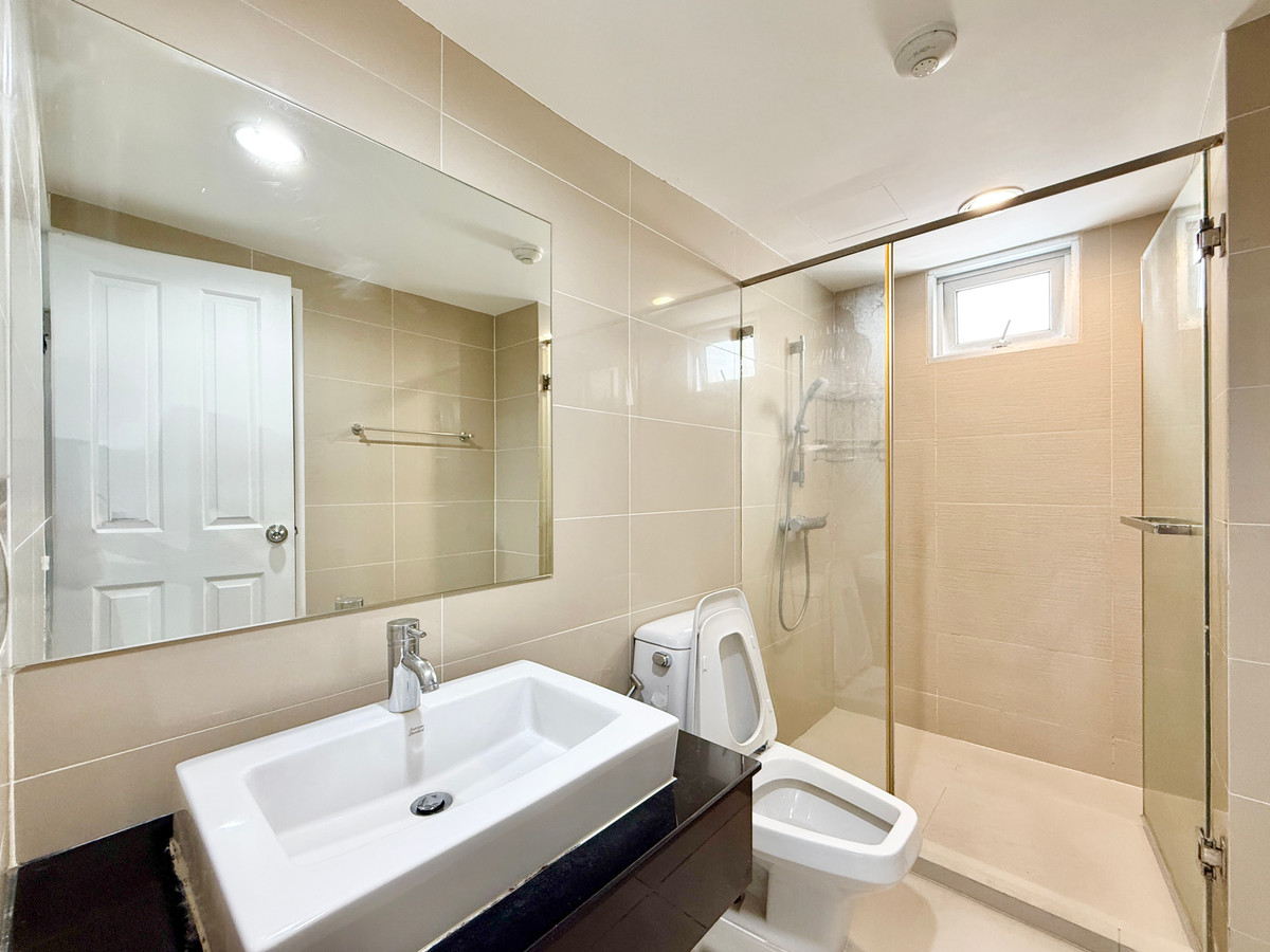 For RentCondoRama9, Petchburi, RCA : Cheap for rent 📌 Belle Grand rama 9, size 58 sq m, 2 bedrooms, 1 bathroom, 27,000 baht, beautiful room, high floor, Call 092-2462653 Donut