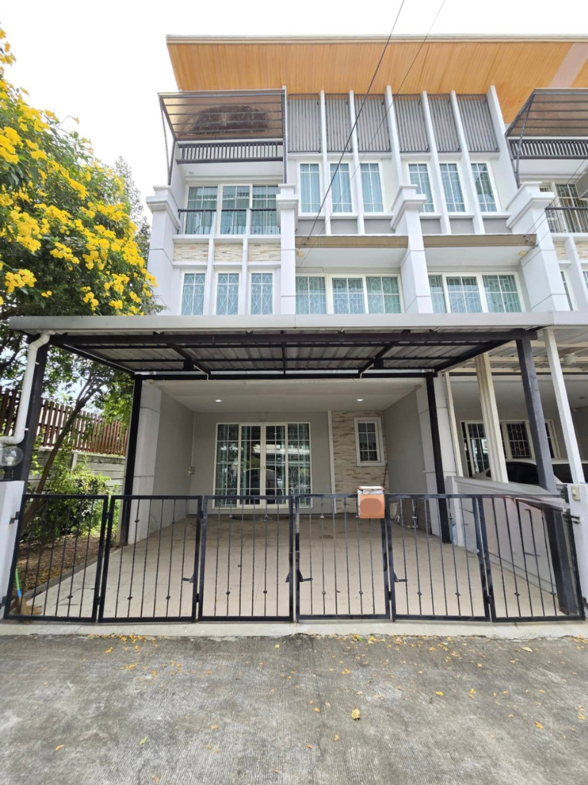 For SaleTownhomeKaset Nawamin,Ladplakao : Golden Town Ladprao - Kaset Nawamin / 5 Bedrooms (FOR SALE) FAHS058