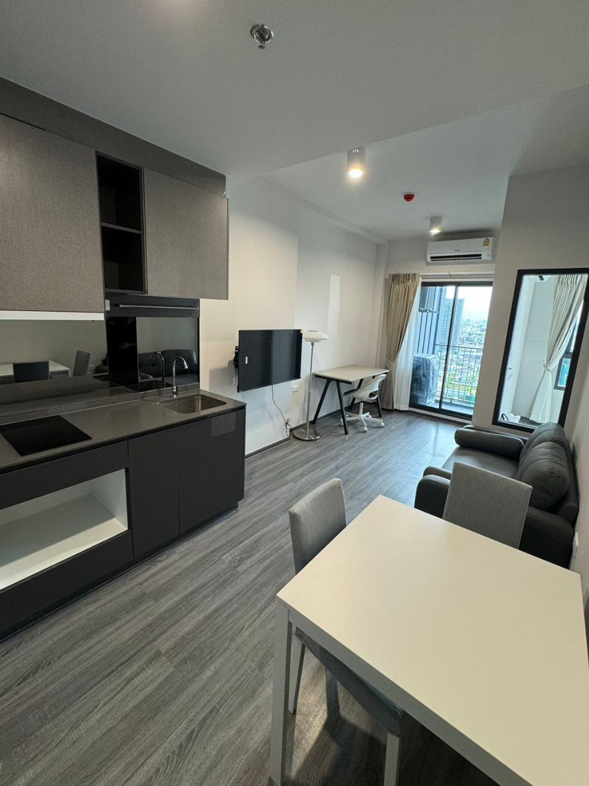 ขายคอนโดสยาม จุฬา สามย่าน : Ideo Chula Samyan【𝐒𝐄𝐋𝐋 & 𝐑𝐄𝐍𝐓】🔥คอนโดสไตล์โมเดิร์นโทนขาวดำ เฟอร์ดีไซน์สวย วิวชั้นสูง ส่วนกลางดีหลากหลาย มี Co-working space ใกล้MRTสามย่าน🔥 ติดต่อไลน์ไอดี: @hacondo