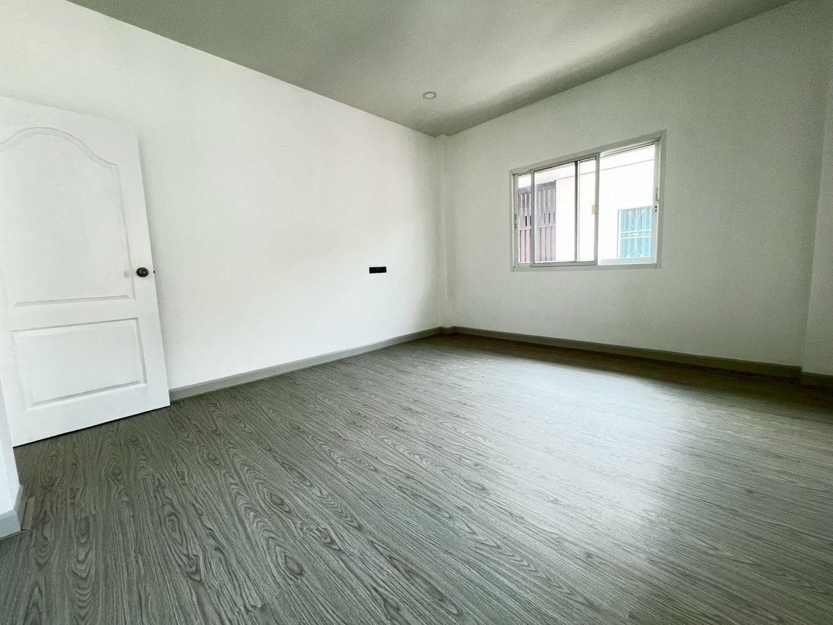 For SaleHousePattaya, Bangsaen, Chonburi : 🏡 2-story detached house for sale, Coco Park Sirisa 21 Village, large house, wide area, 3 bedrooms | 3 bathrooms, selling price 5,890,000 baht 💰