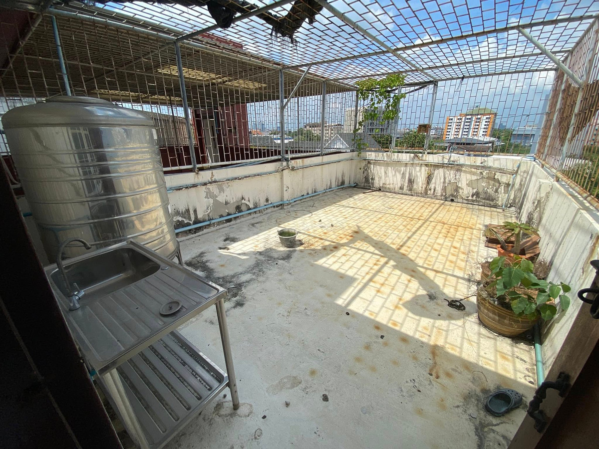 ให้เช่าอาคารพาณิชย์พัฒนาการ ศรีนครินทร์ : อาคารพาณิชย์ ถนนศรีนครินทร์ / 4 ชั้น (เช่า), Commercial Building Srinakarin Road / 4 Floors (FOR RENT) YOK109