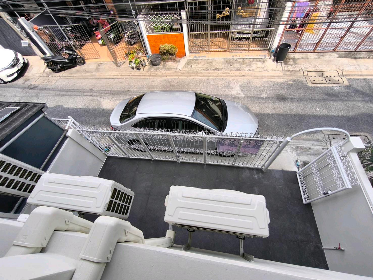 For RentTownhomeRatchadapisek, Huaikwang, Suttisan : 2-story townhome for rent, good location behind Fortune Ratchada. Soi Asoke-Din Daeng 21 or enter from Ratchada Soi 3