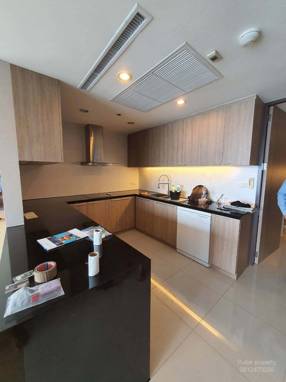 ให้เช่าคอนโดสาทร นราธิวาส : 🏙 **ให้เช่าคอนโด Super Luxury – The Met Sathorn** คอนโดระดับไอคอนบนถนนสาทร วิวเมืองและแม่น้ำสุดอลังการ ใกล้ BTS ช่องนนทรี RB1766