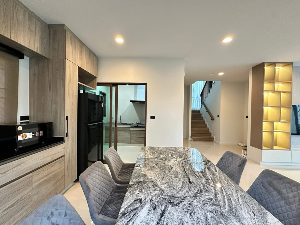 For RentHousePattanakan, Srinakarin : For rent 📍Burasiri Krungthep Kreetha, 4 bedrooms, 4 bathrooms, fully furnished, ready to move in🔆