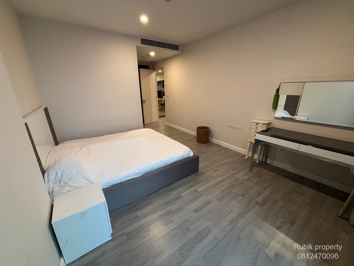 For RentCondoWongwianyai, Charoennakor : 🏙 **Condo for rent, The Room BTS Wongwian Yai** RB1799, location **Very Prime, next to the stairs, BTS Wongwian Yai, only 10 meters**
