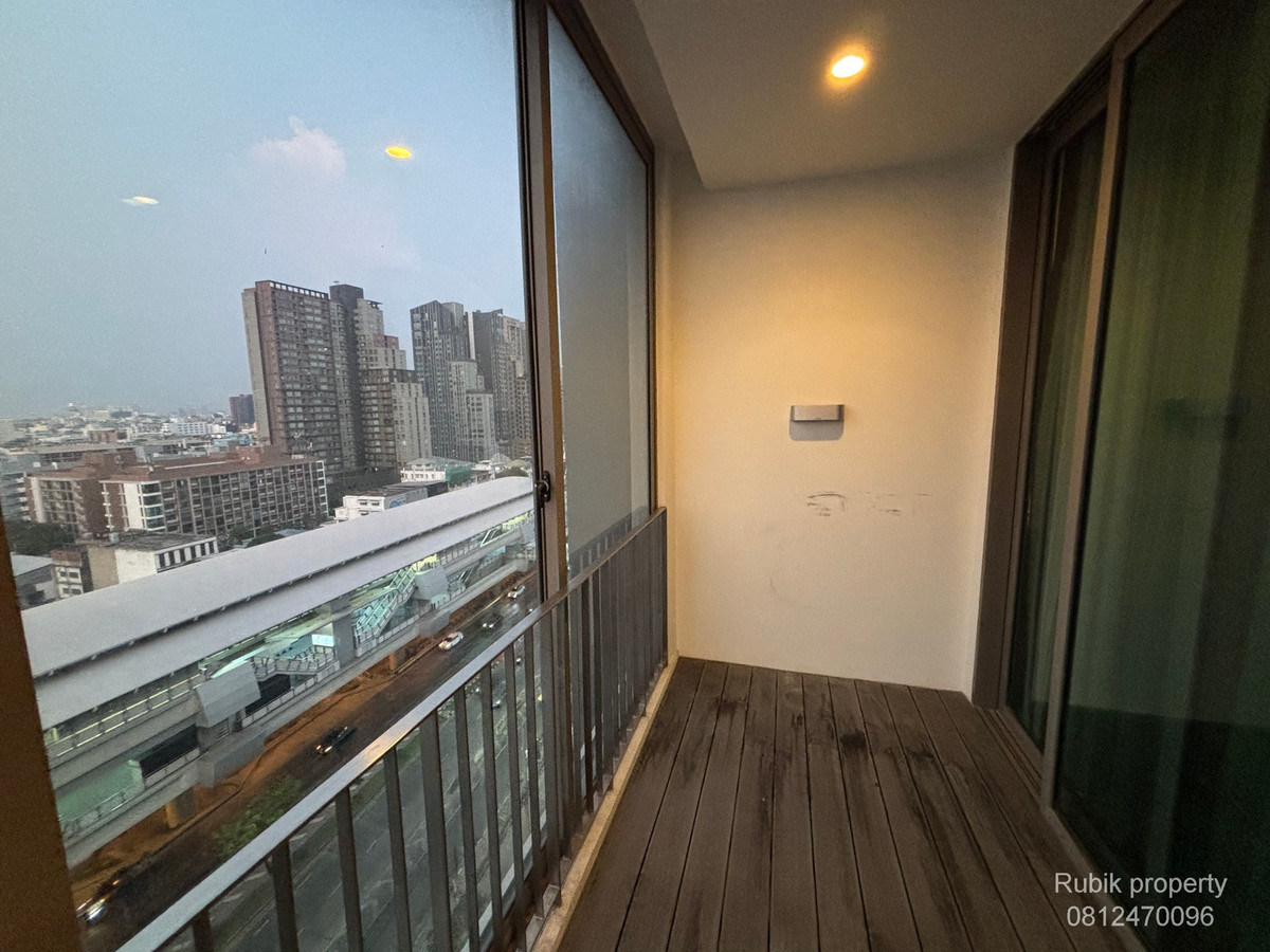 For RentCondoWongwianyai, Charoennakor : 🏙 **Condo for rent, The Room BTS Wongwian Yai** RB1799, location **Very Prime, next to the stairs, BTS Wongwian Yai, only 10 meters**