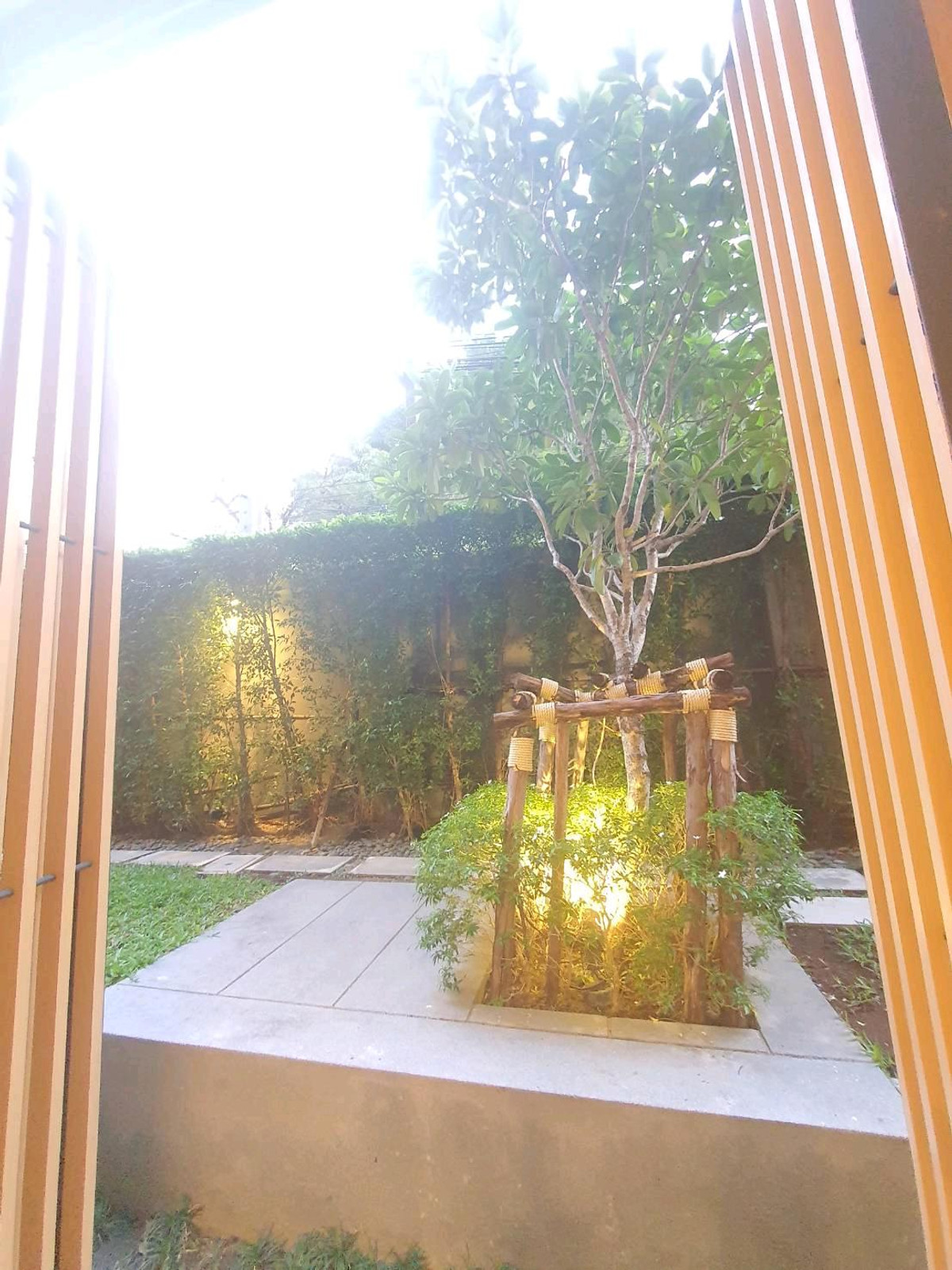 For RentCondoSukhumvit, Asoke, Thonglor : For rent, 2 bedrooms, beautifully decorated, Noble Ambience Sukhumvit 42, near BTS Ekkamai, Gateway Ekamai, owner will let it out himself.