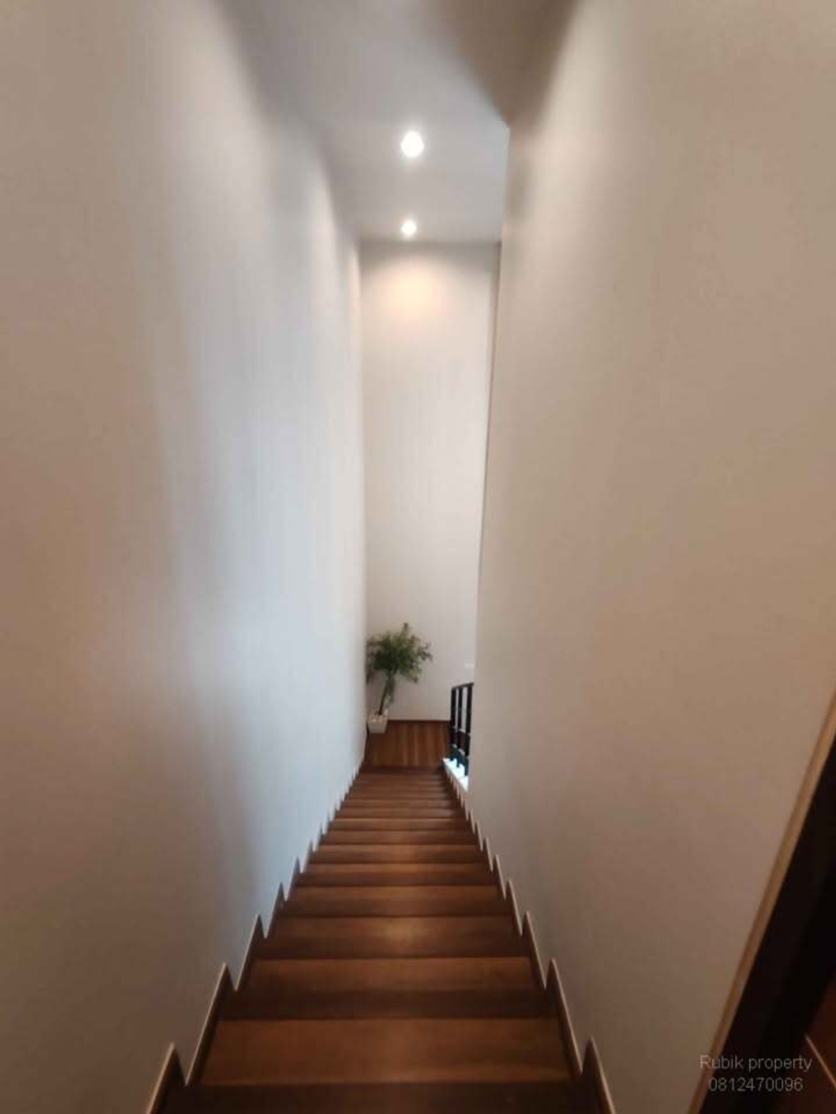 For RentCondoSapankwai,Jatujak : 🏙 **Condo for rent Onyx Phaholyothin by Sansiri (Saphan Khwai)** Condo, good location, near BTS Saphan Khwai, opposite Big C Saphan Khwai RB1786