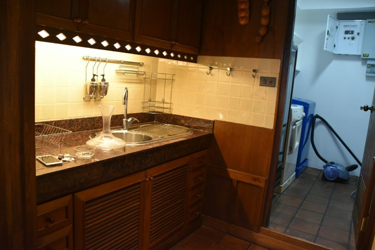 ให้เช่าคอนโดสีลม ศาลาแดง บางรัก : Diamond Tower【𝐑𝐄𝐍𝐓】🔥ฟีลคลาสสิก แฝงความภูมิฐาน เส้นสายดั้งเดิม ผสมความขลังนิด ๆ🔥 ติดต่อไลน์ไอดี: @hacondo