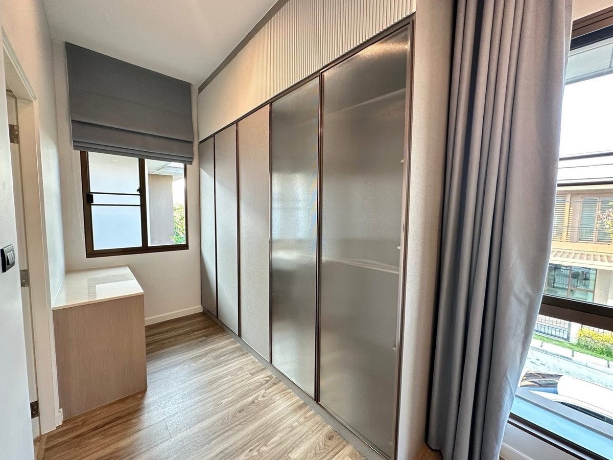 For RentHousePattanakan, Srinakarin : For rent 📍Burasiri Krungthep Kreetha, 4 bedrooms, 4 bathrooms, fully furnished, ready to move in🔆