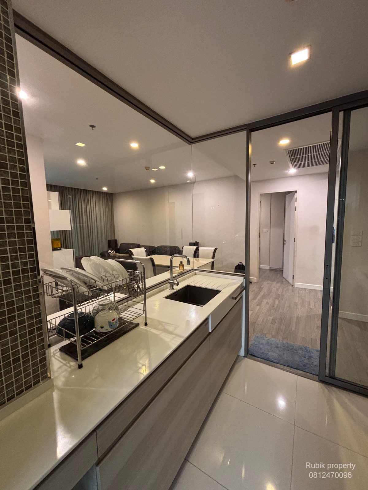 For RentCondoWongwianyai, Charoennakor : 🏙 **Condo for rent, The Room BTS Wongwian Yai** RB1799, location **Very Prime, next to the stairs, BTS Wongwian Yai, only 10 meters**