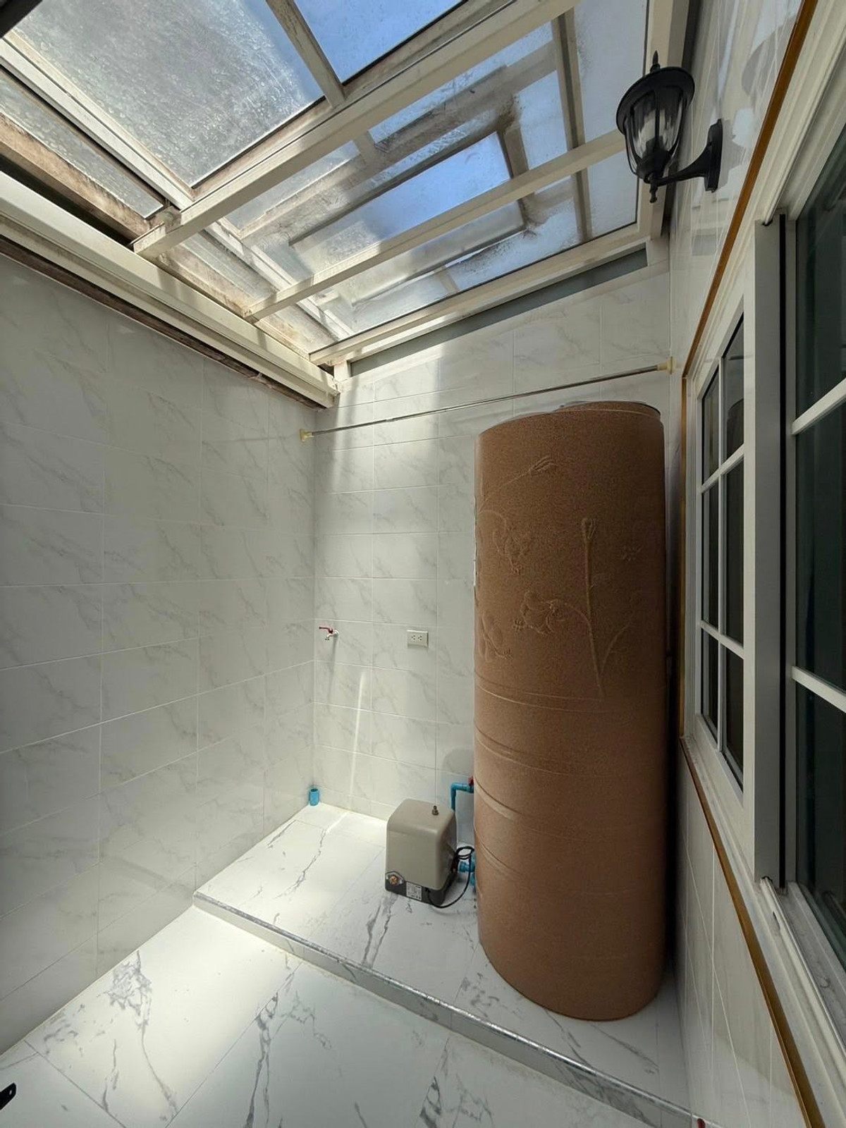 For RentTownhomeEakachai, Bang Bon : House for rent near the BTS, good location, 2-story townhome, 4 bedrooms, 3 bathrooms, 1 additional office room. 1 living room, 1 kitchen, 1 washing room  1 parking space in front of the house, beautiful house, fully decorated.