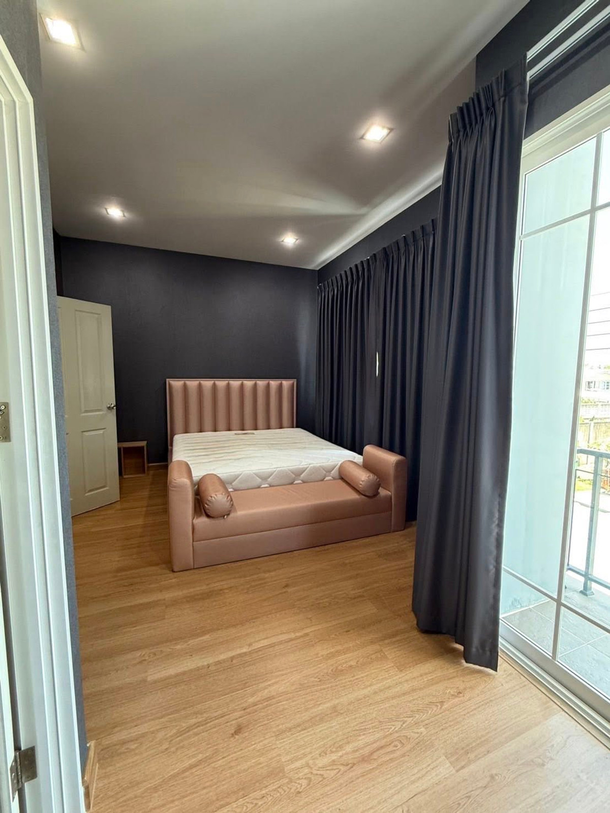 For RentTownhomeEakachai, Bang Bon : House for rent near the BTS, good location, 2-story townhome, 4 bedrooms, 3 bathrooms, 1 additional office room. 1 living room, 1 kitchen, 1 washing room  1 parking space in front of the house, beautiful house, fully decorated.