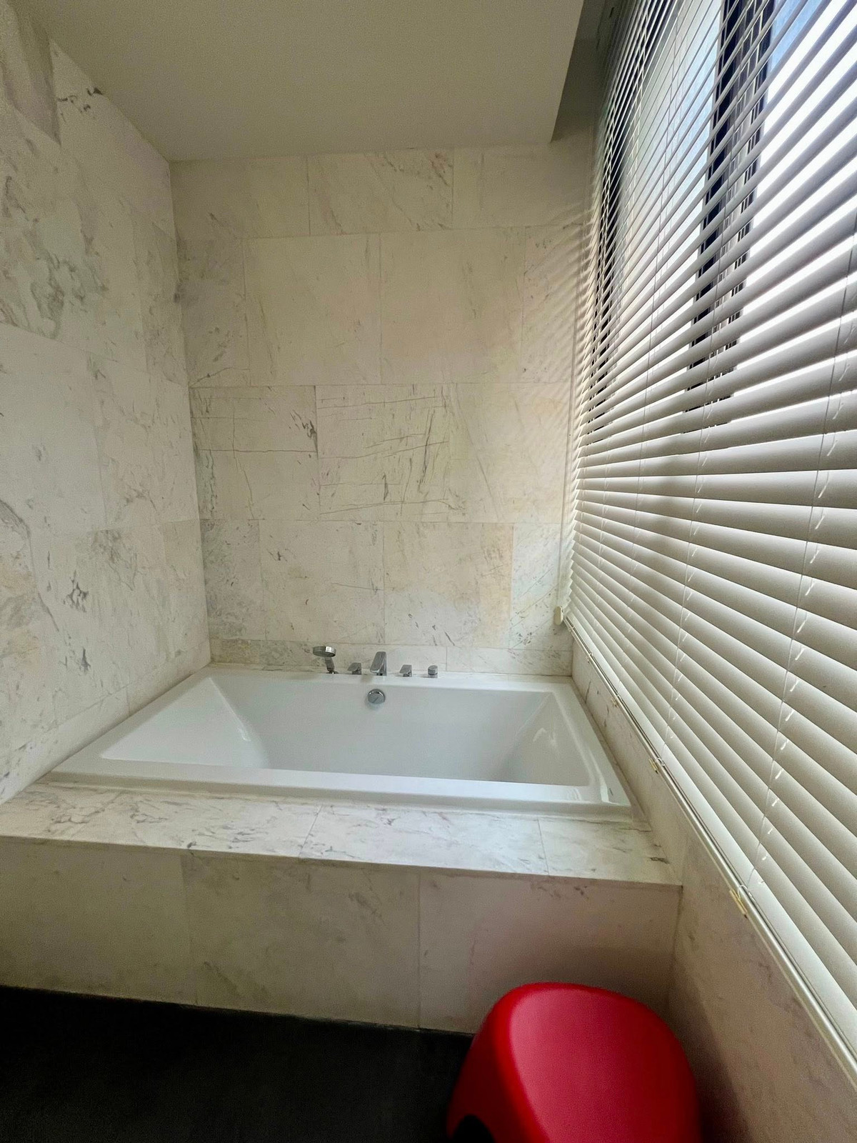 ขายทาวน์โฮมเลียบทางด่วนรามอินทรา : 15 เกทส์ เอกมัย - รามอินทรา / 5 ห้องนอน (ขาย), 15 Gates Ekamai - Ramintra / 5 Bedrooms (FOR SALE) FAHS053