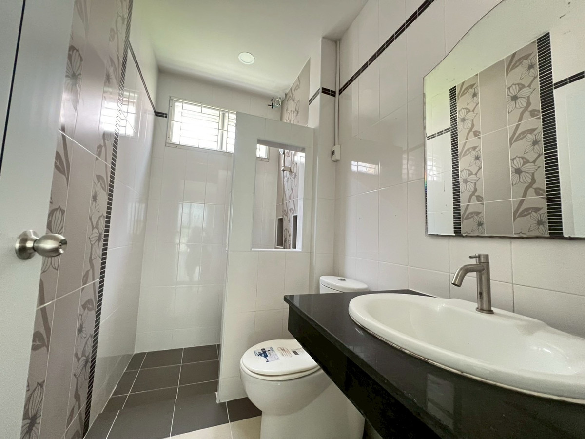 For SaleHousePattaya, Bangsaen, Chonburi : 🏡 2-story detached house for sale, Coco Park Sirisa 21 Village, large house, wide area, 3 bedrooms | 3 bathrooms, selling price 5,890,000 baht 💰