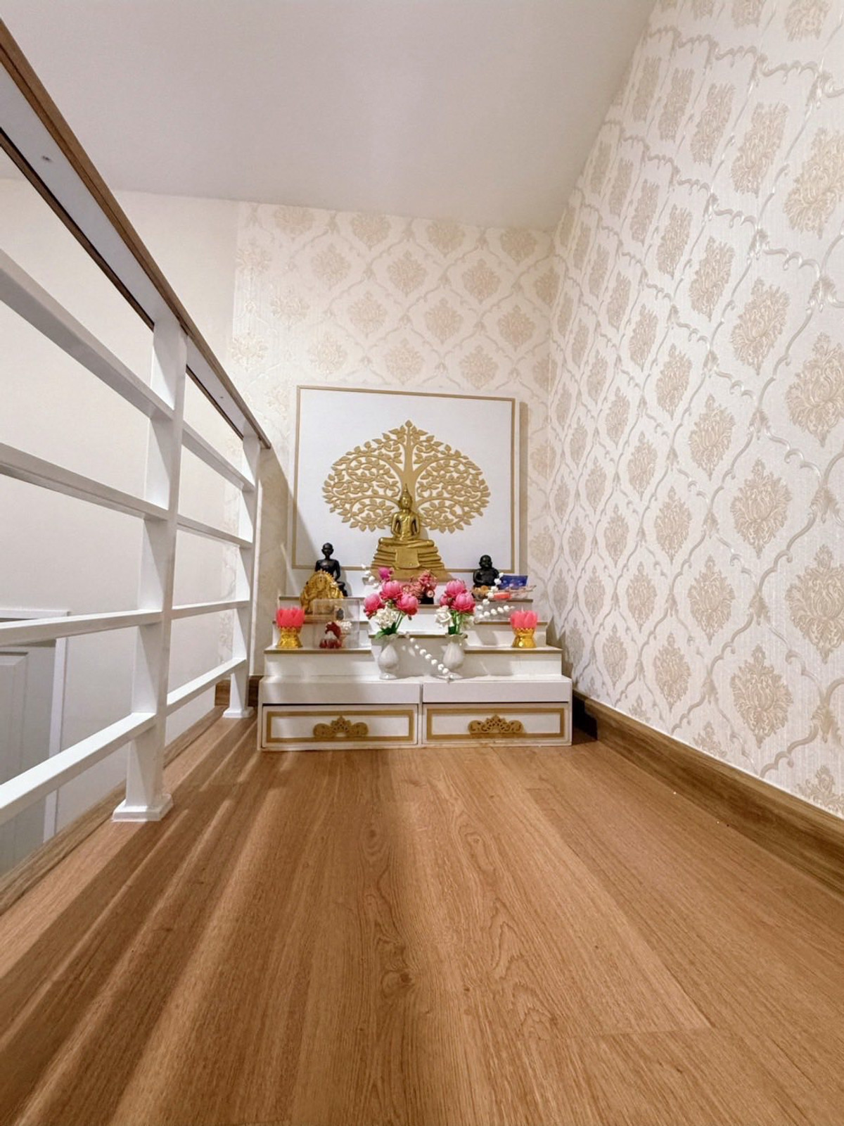 For RentTownhomeEakachai, Bang Bon : House for rent near the BTS, good location, 2-story townhome, 4 bedrooms, 3 bathrooms, 1 additional office room. 1 living room, 1 kitchen, 1 washing room  1 parking space in front of the house, beautiful house, fully decorated.