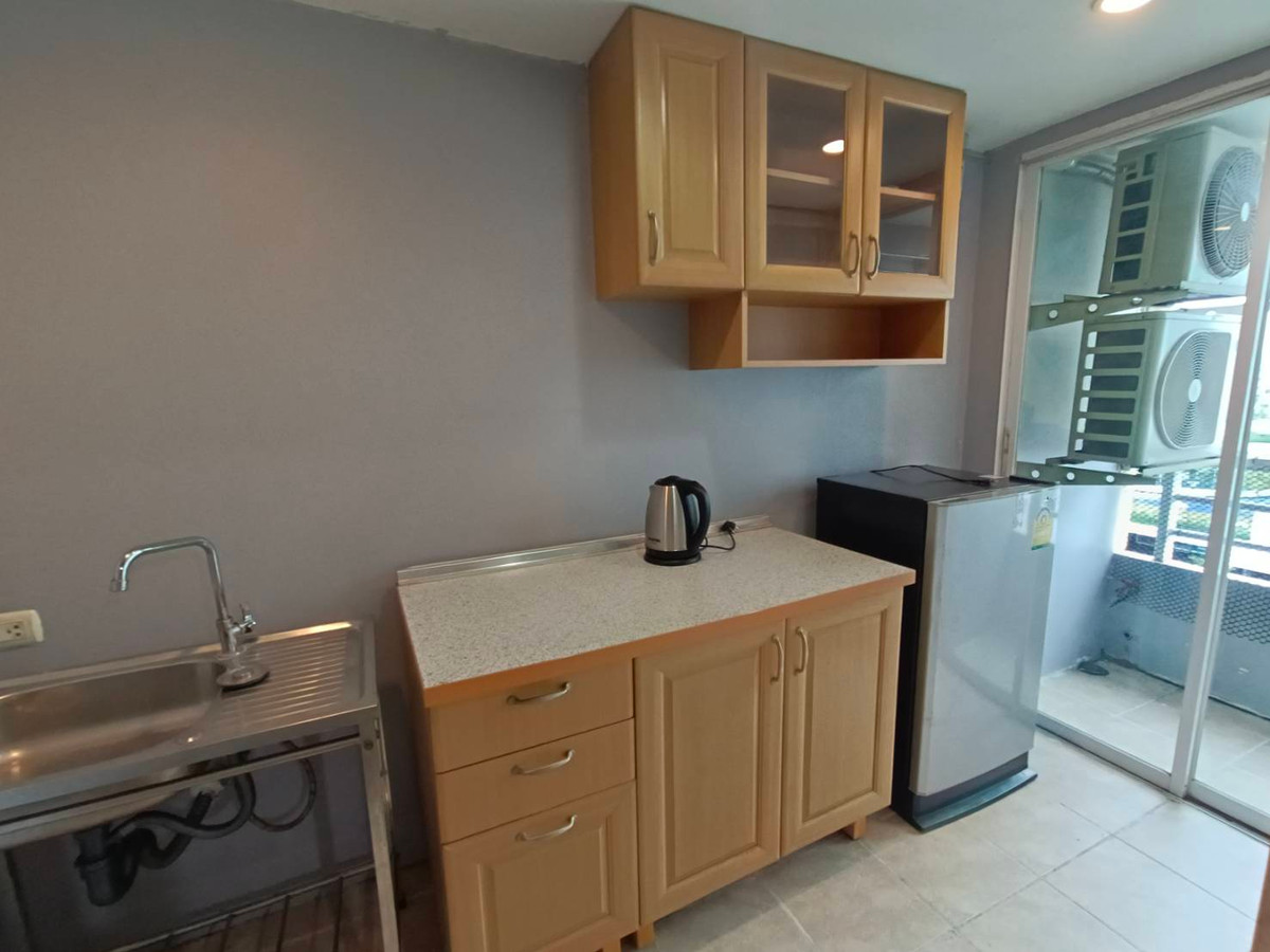 For RentCondoKaset Nawamin,Ladplakao : Room for rent, clean, cool breeze, unblocked view, Premsiri Boutique Park Condo, near BTS Kasetsart University Station and Sena Station.