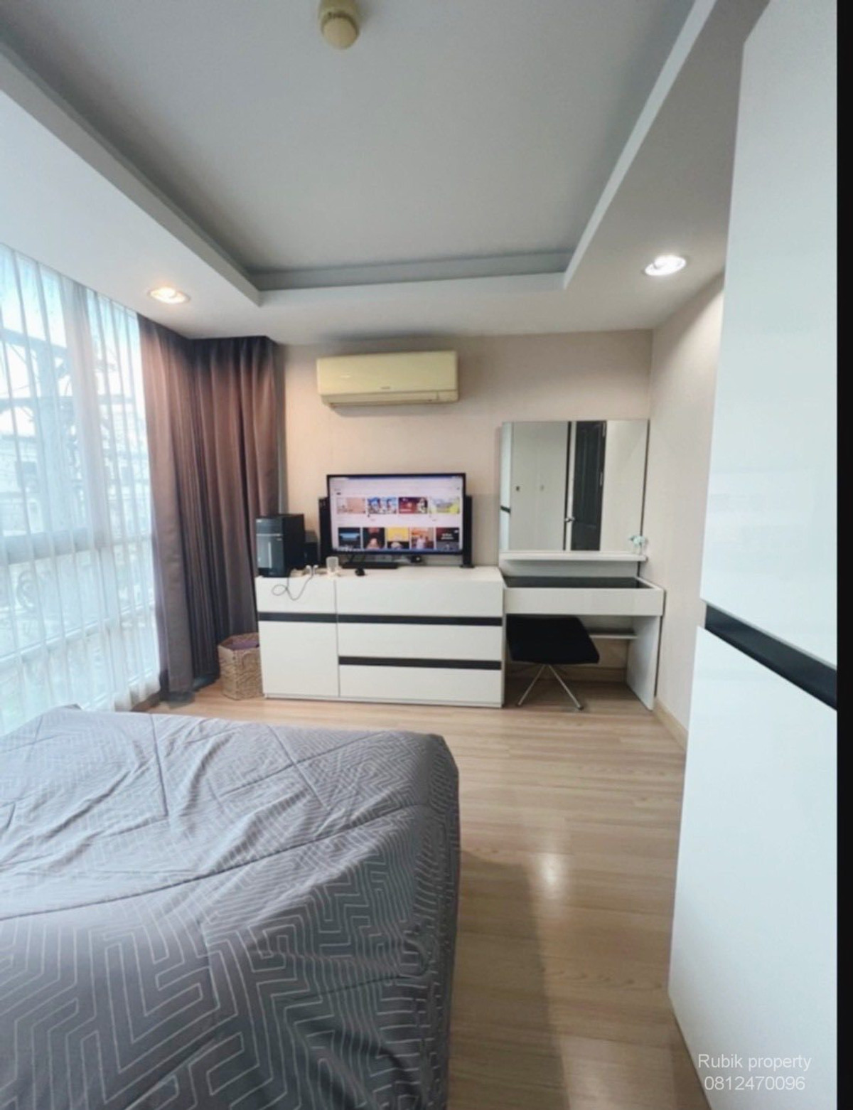 For SaleCondoRatchadapisek, Huaikwang, Suttisan : 🏙️ **Condo for sale, good location, Ratchada 17, close to MRT, just a few minutes** Project **The Kris Ratchada 17**, convenient travel, Suthisan - Huai Khwang. Can penetrate Vibhavadi RB1761