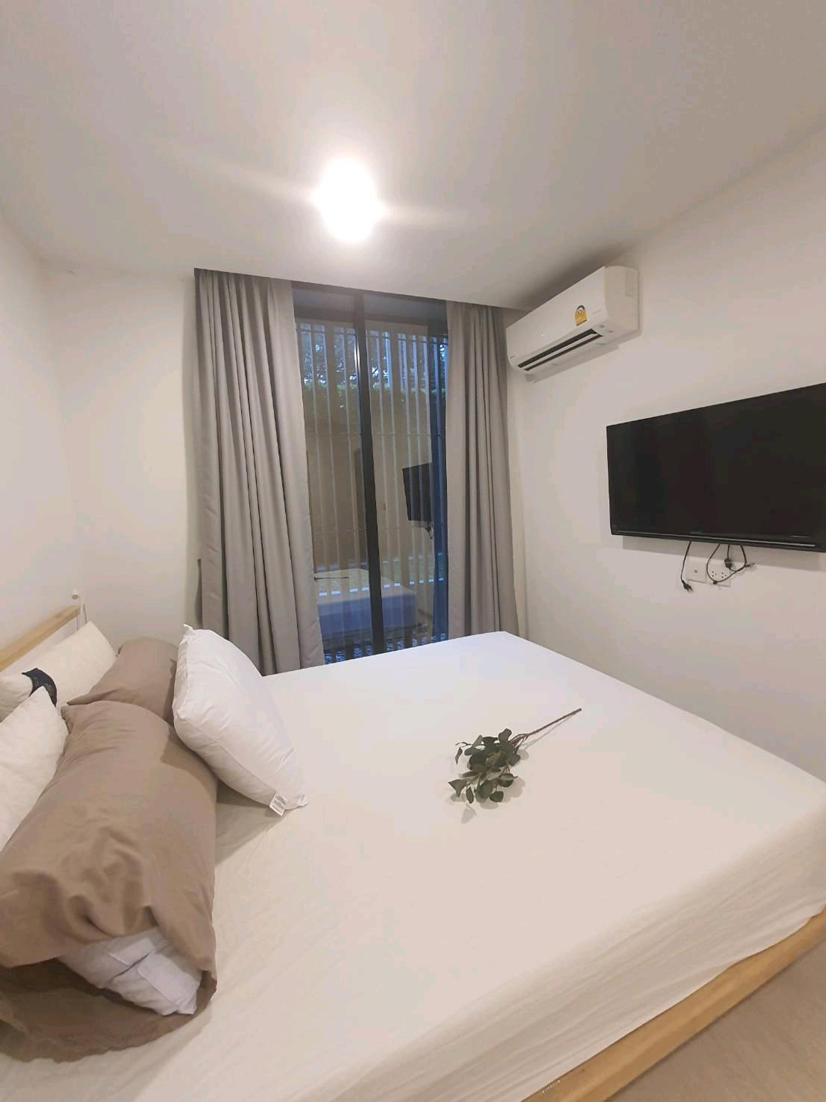 For RentCondoSukhumvit, Asoke, Thonglor : For rent, 2 bedrooms, beautifully decorated, Noble Ambience Sukhumvit 42, near BTS Ekkamai, Gateway Ekamai, owner will let it out himself.