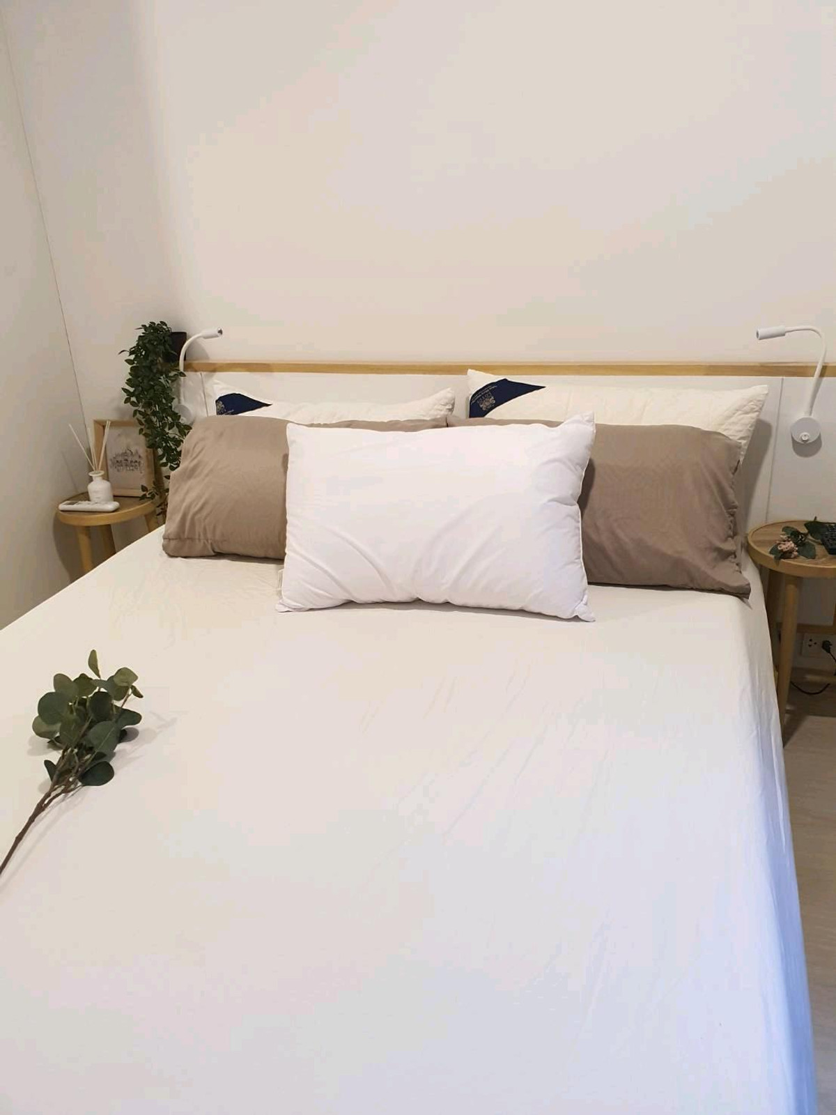 For RentCondoSukhumvit, Asoke, Thonglor : For rent, 2 bedrooms, beautifully decorated, Noble Ambience Sukhumvit 42, near BTS Ekkamai, Gateway Ekamai, owner will let it out himself.