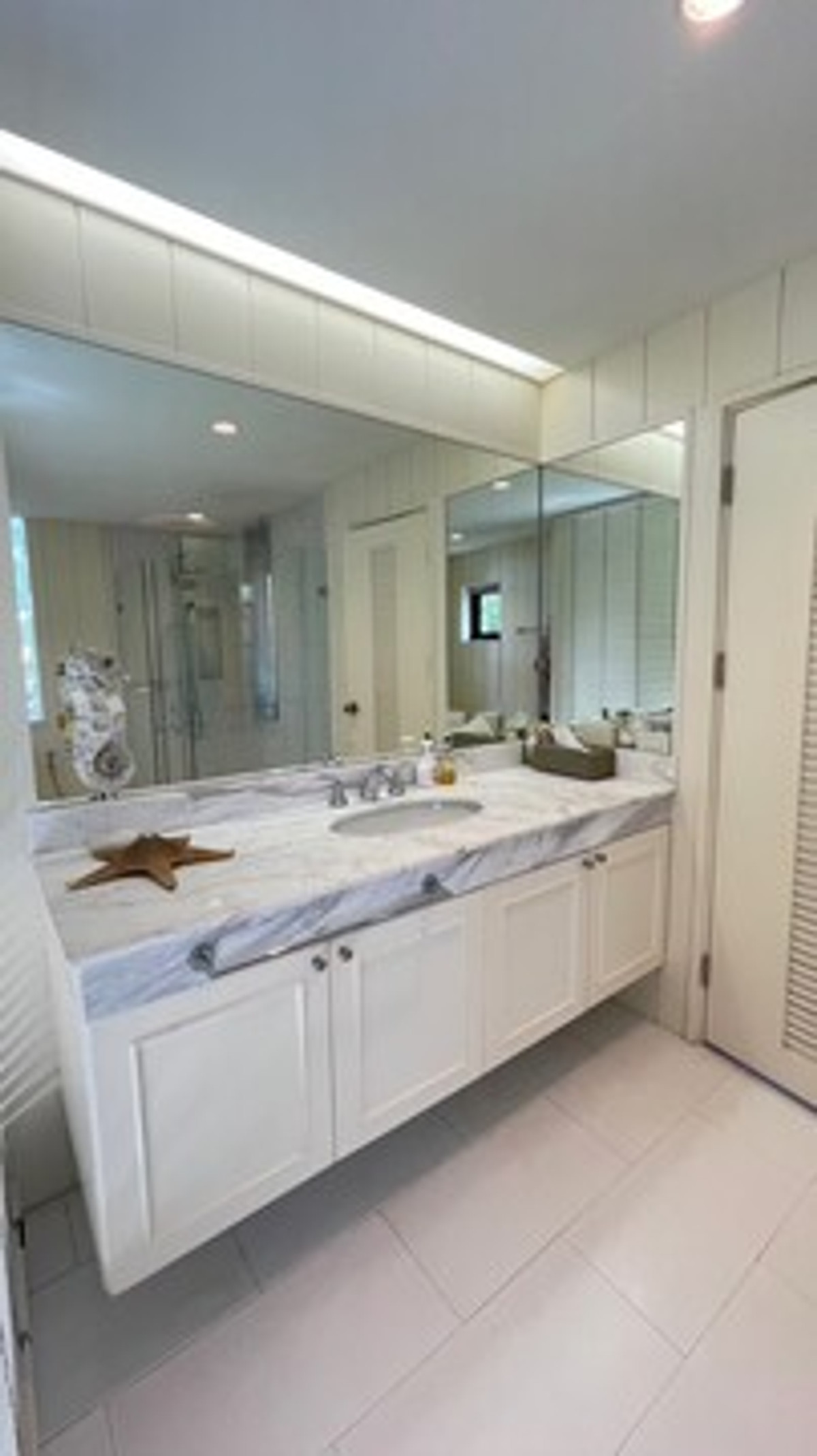 ขายบ้านหัวหิน ประจวบคีรีขันธ์ : Luxury Beachfront 2-Storey House for Sale – Fully Furnished 2 Bedrooms 3 Bathrooms