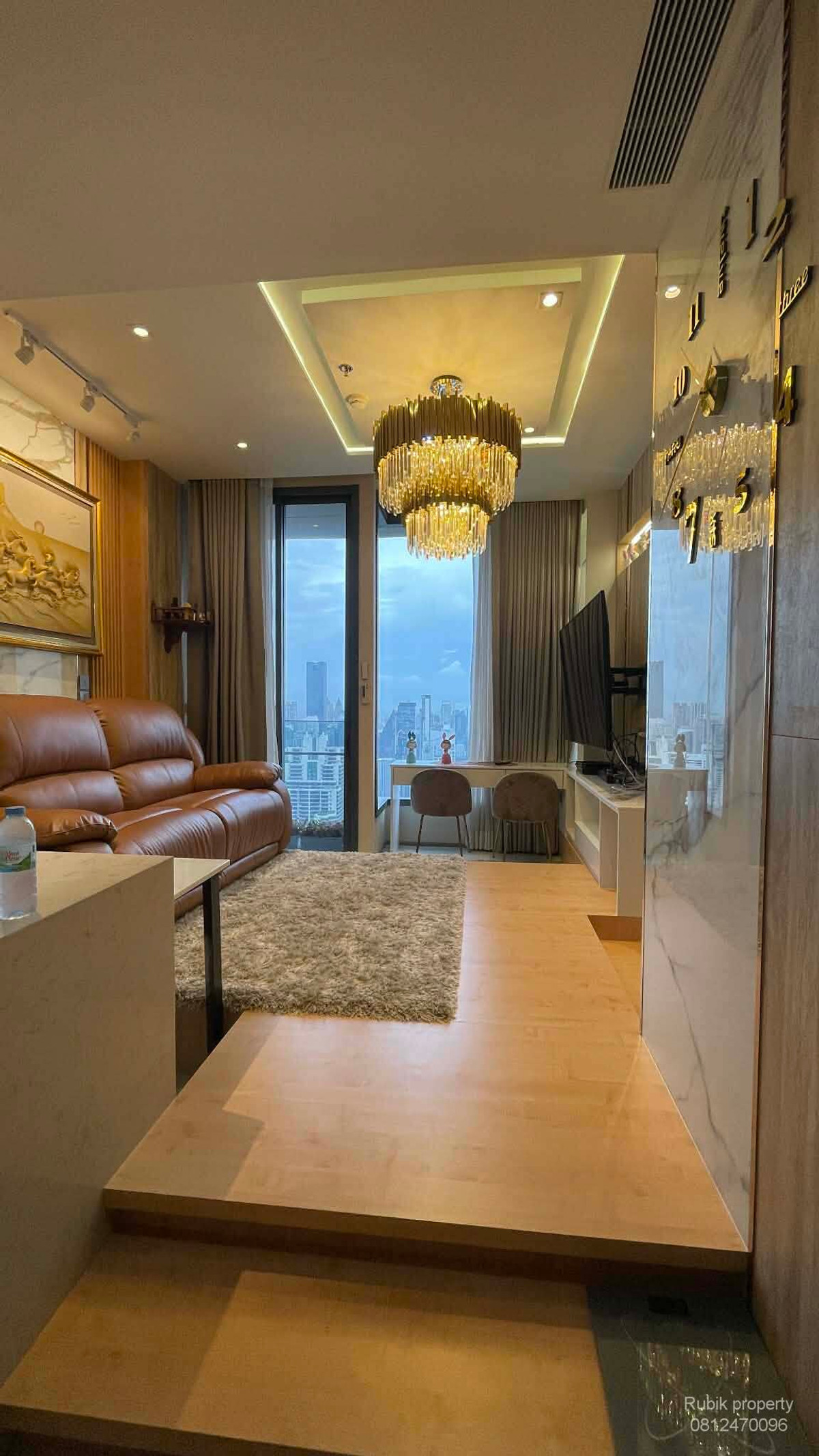 ขายคอนโดสุขุมวิท อโศก ทองหล่อ : 🏙 **ขายคอนโดหรู The Esse Asoke** RB1771 คอนโด Super Luxury ใจกลางอโศก ใกล้ BTS และ MRT เดินทางสะดวกมาก