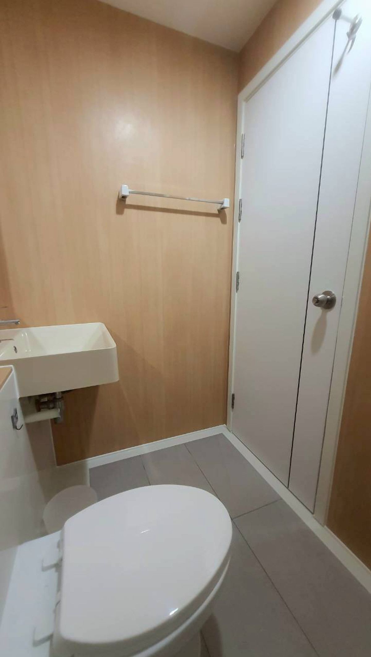 For RentCondoThaphra, Talat Phlu, Wutthakat : *FOR RENT* Aspire Sathorn-Tha Phra, beautiful room (nice room, book now!! ) Ready to move in, next to BTS Talat Phlu.