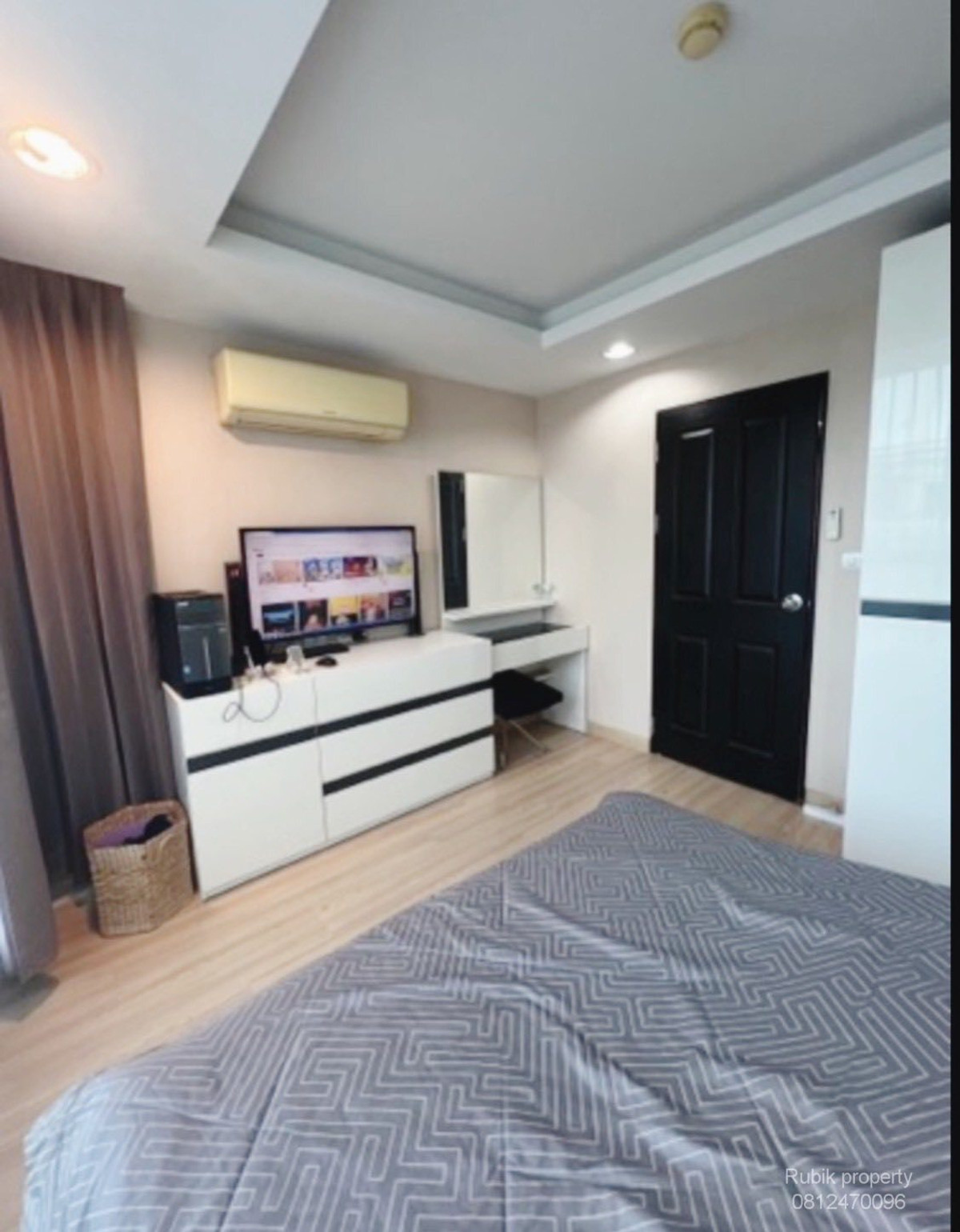 For SaleCondoRatchadapisek, Huaikwang, Suttisan : 🏙️ **Condo for sale, good location, Ratchada 17, close to MRT, just a few minutes** Project **The Kris Ratchada 17**, convenient travel, Suthisan - Huai Khwang. Can penetrate Vibhavadi RB1761